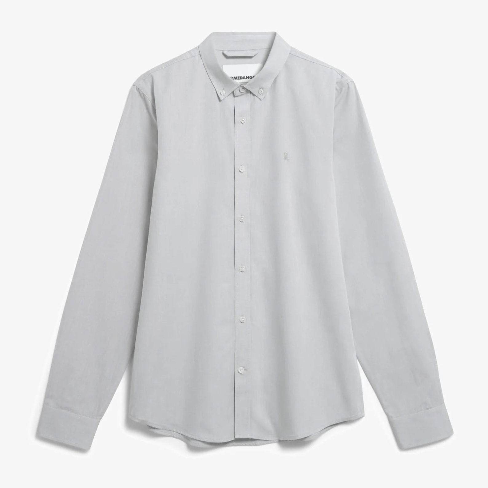 Ein hellgraues, langärmeliges Button-up-Hemd mit klassischem Kragen vor weißem Hintergrund. Das Hemd hat ein einfaches, sauberes Design ohne sichtbare Muster oder Taschen.