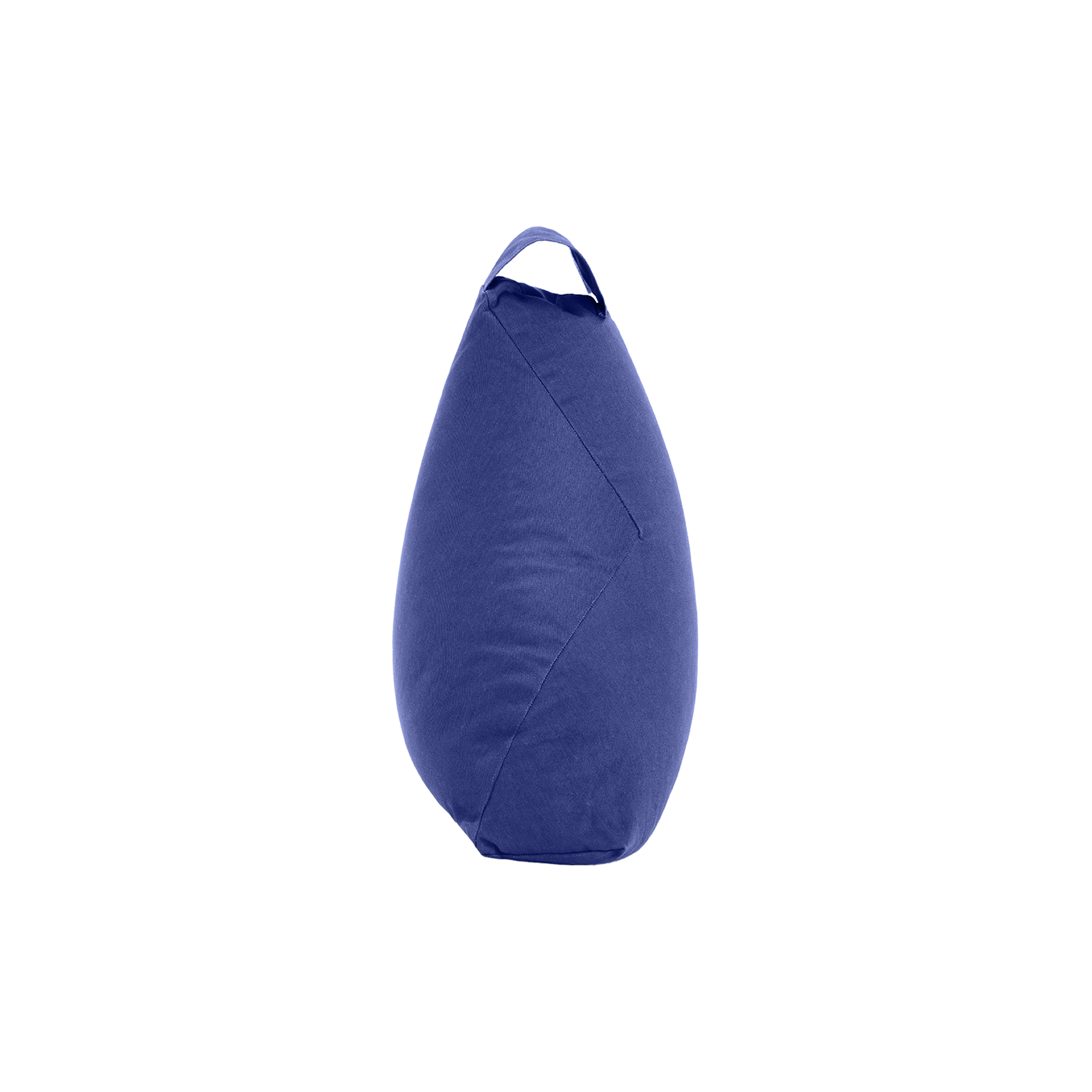 Ein blauer, tropfenförmiger Sitzsack mit Griff an der Oberseite vor weißem Hintergrund.