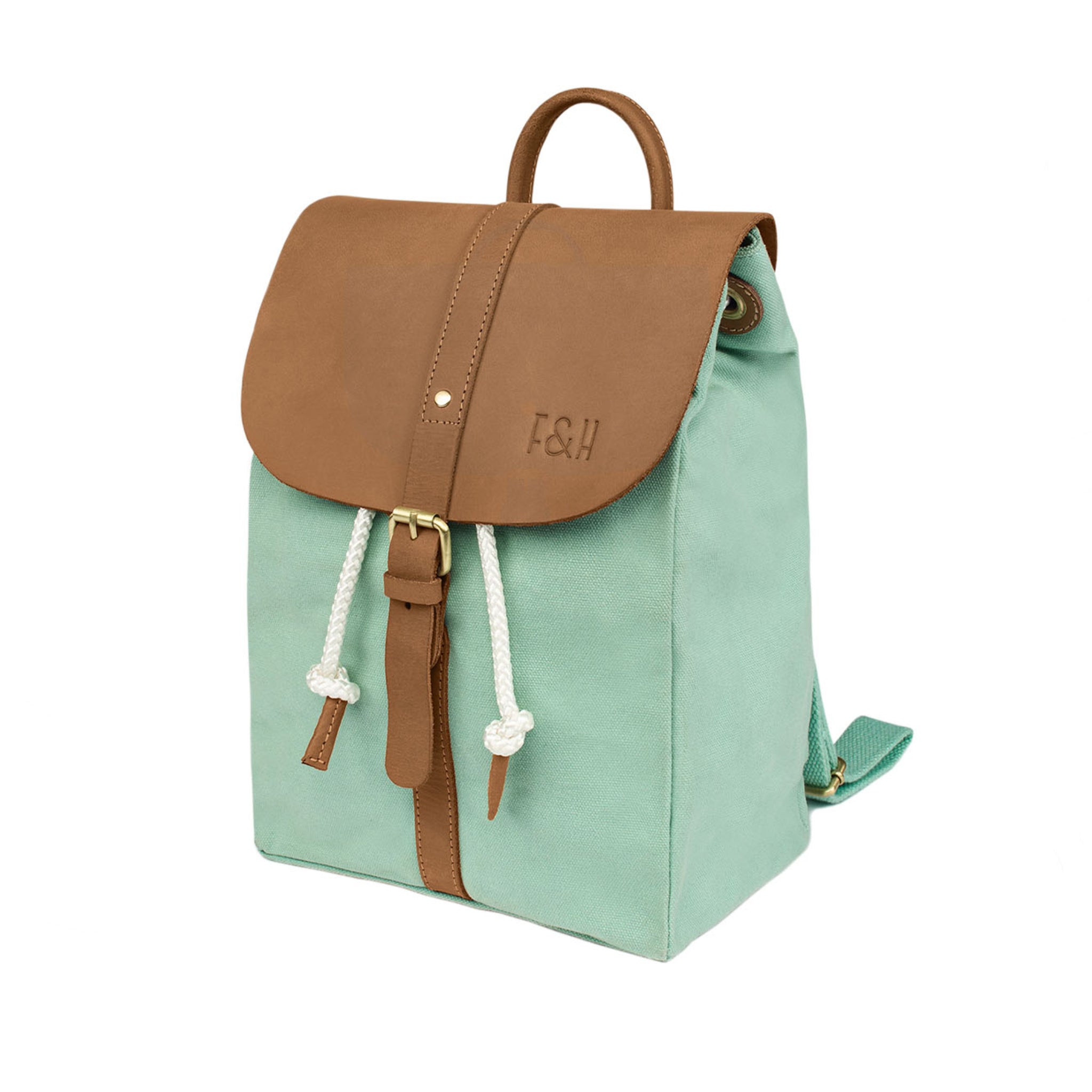 Türkisfarbener Rucksack mit brauner Ledeklappe und Kordelverschlüssen, mit den Initialen "F&H" geprägt.