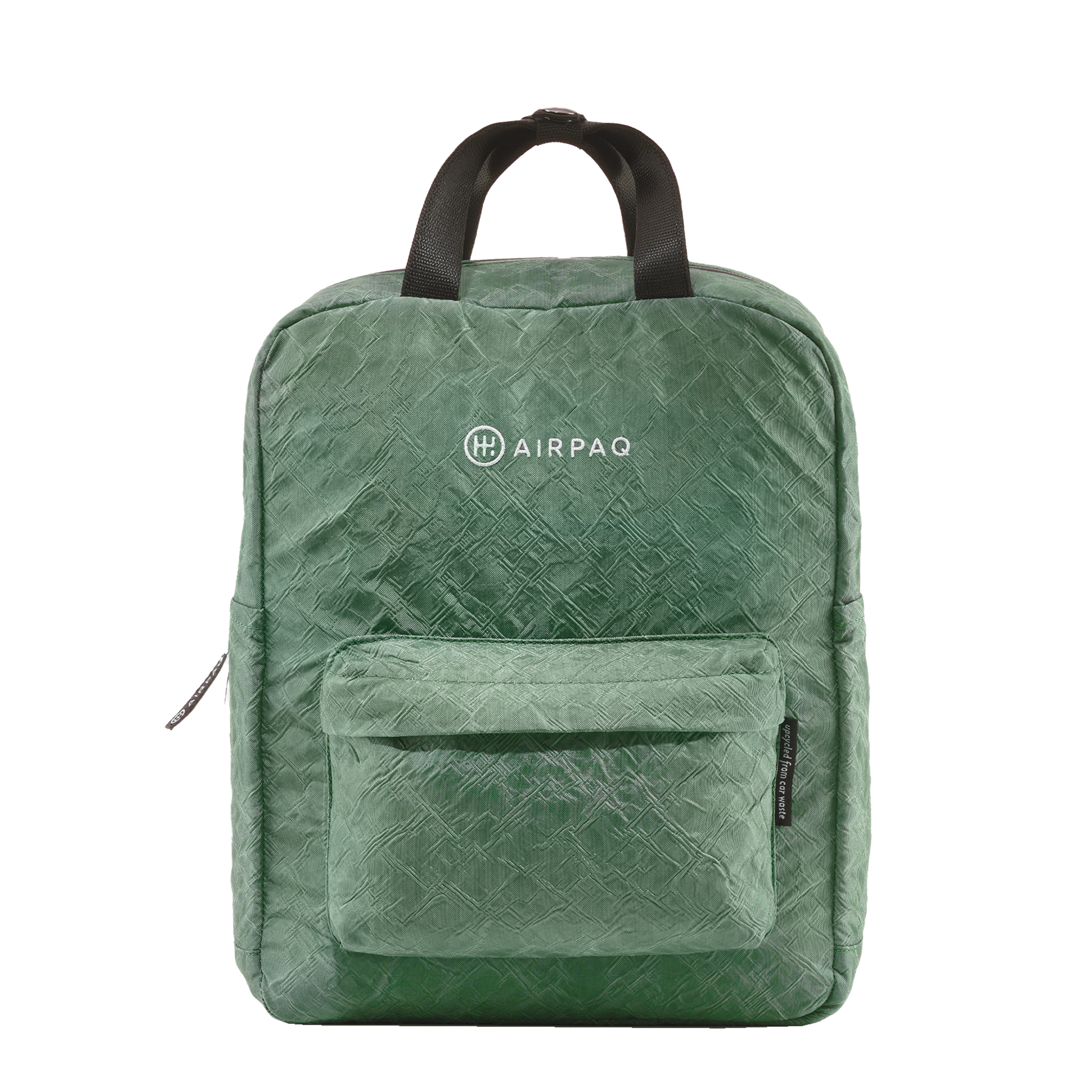 Ein grüner Airpaq-Rucksack mit schwarzen Griffen, einer Reißverschlusstasche auf der Vorderseite und einem dezenten, strukturierten Muster auf einem einfarbig weißen Hintergrund.