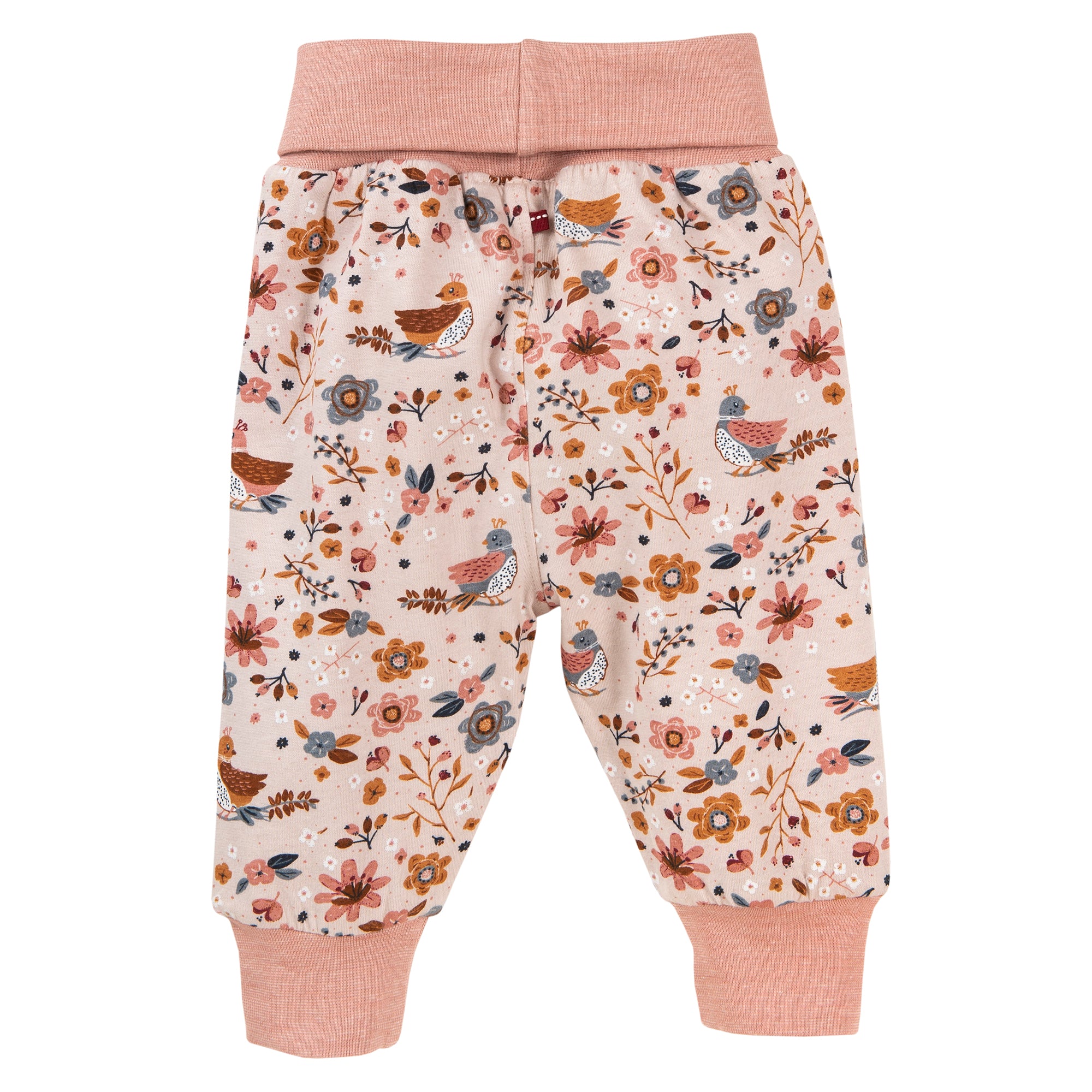 Rosa Babyhose mit breitem Bund und Bündchen, mit Blumen- und Vogelmuster in Braun-, Orange- und Blautönen auf hellrosa Hintergrund.