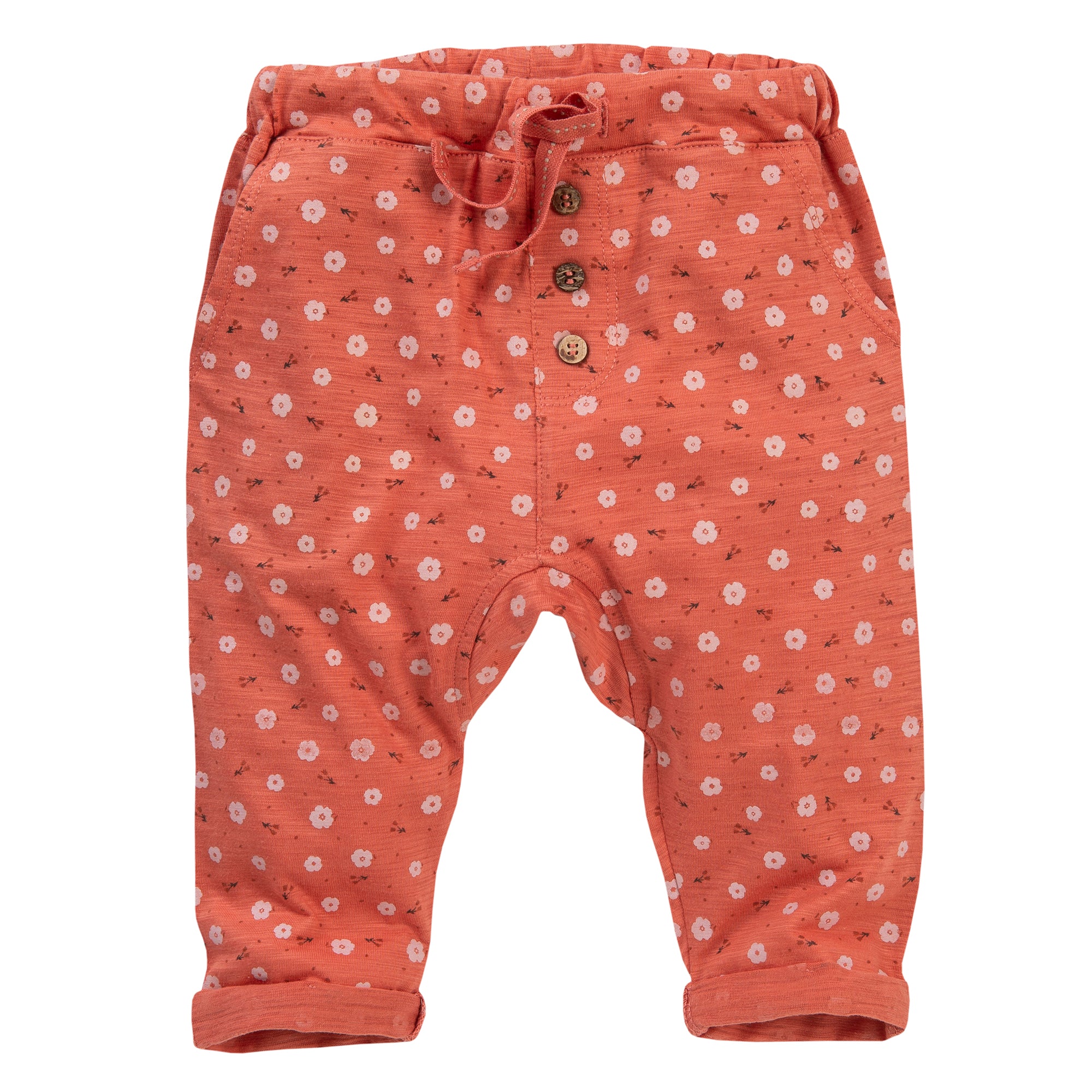 Korallenfarbene Babyhose mit kleinem weißen Blumenmuster, Holzknöpfen auf der Vorderseite, einem elastischen Bund mit Kordelzug und aufgerollten Bündchen.