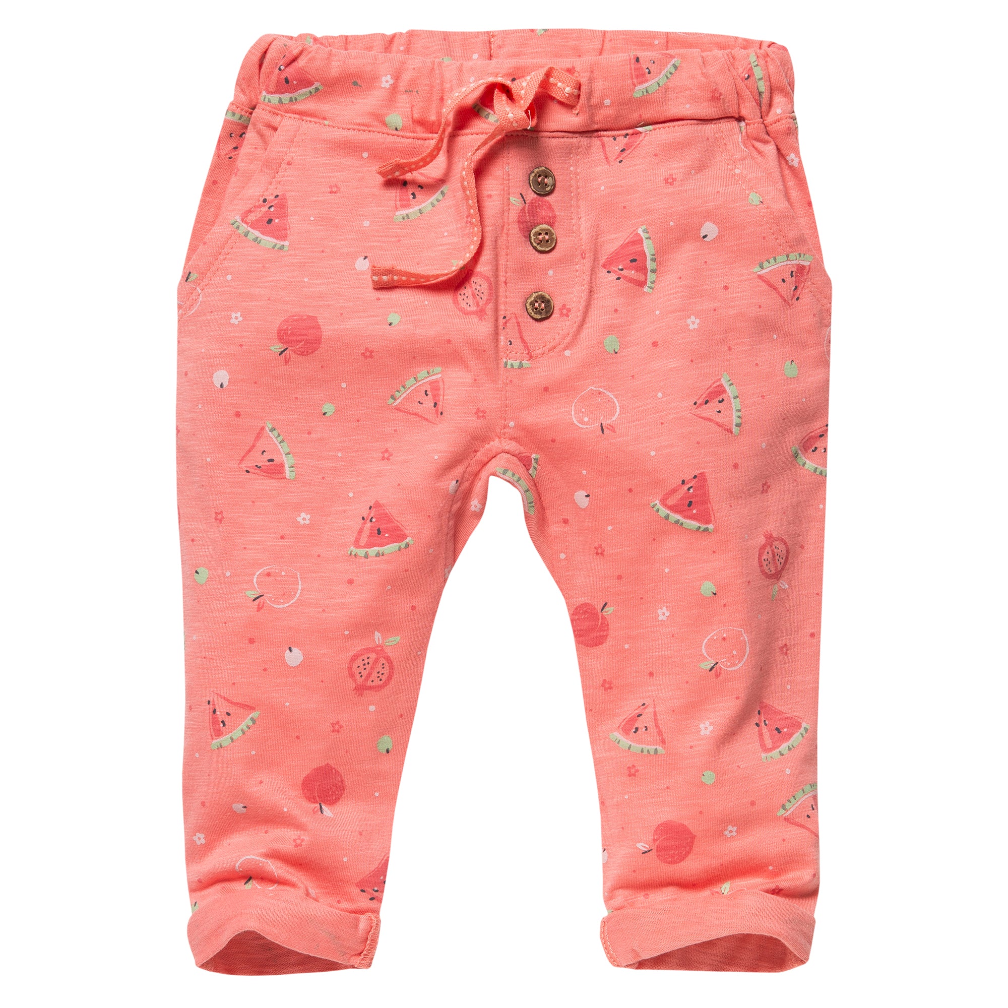 Korallenrosa Babyhose mit Kordelzug, braunen Knöpfen und verspielten Fruchtaufdrucken wie Wassermelonenscheiben, Kirschen und Erdbeeren. Die Hose hat gerollte Bündchen und Seitentaschen.