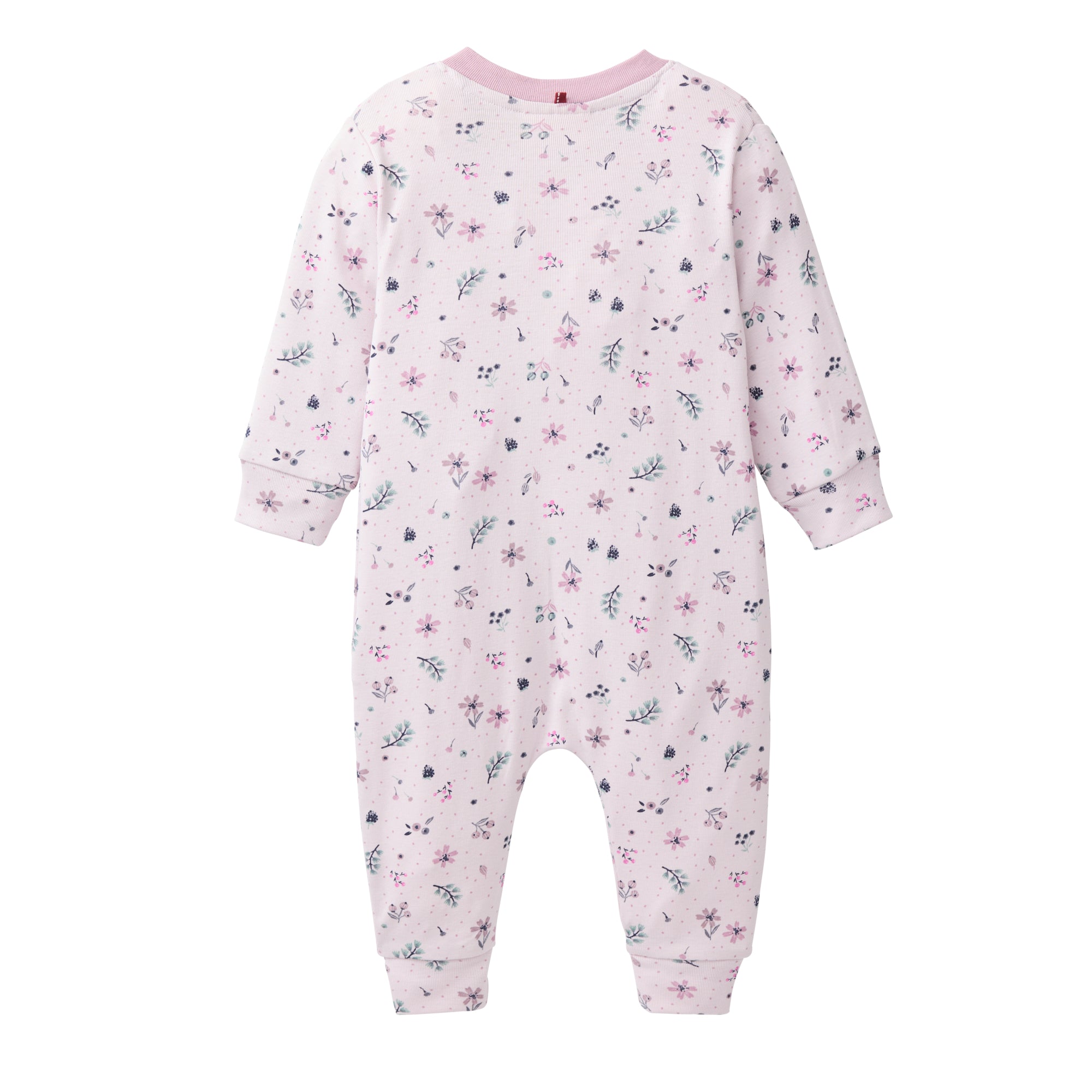 Hellrosa Baby-Strampler mit langen Ärmeln und Beinen, mit einem Muster aus kleinen Blumen und Blättern in Rosa-, Grau- und Grüntönen. Halsausschnitt, Ärmelbündchen und Knöchel sind in passendem Hellrosa eingefasst.