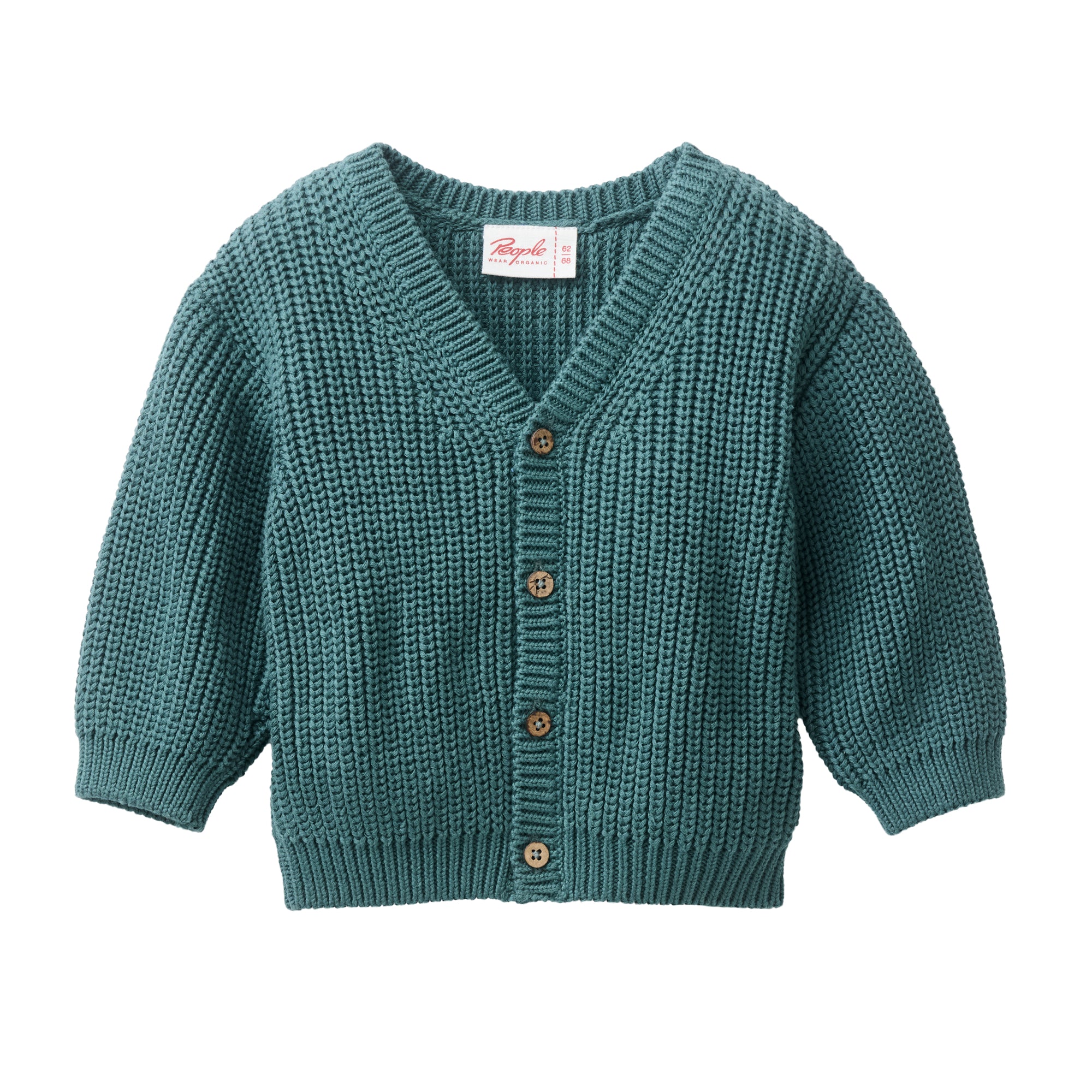 Blaugrüne Strickjacke für Babys mit V-Ausschnitt, Rippbündchen an Ärmeln und Saum und vier braunen Knöpfen auf der Vorderseite, auf weißem Hintergrund.