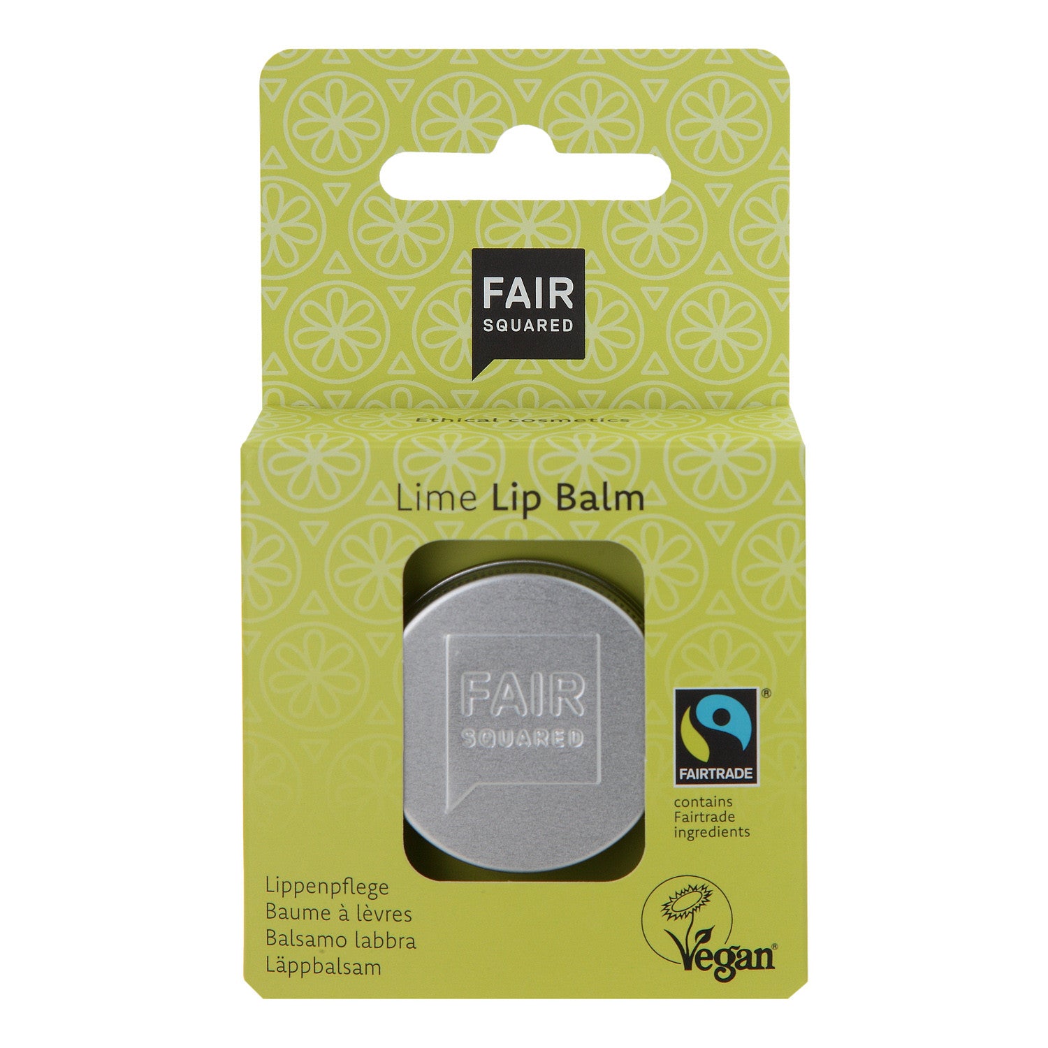 Eine Schachtel mit Fair Squared Lime Lip Balm in einer Metalldose. Die Verpackung ist hellgrün mit Illustrationen von Limettenscheiben, Fairtrade- und Vegan-Logos und Text in mehreren Sprachen.