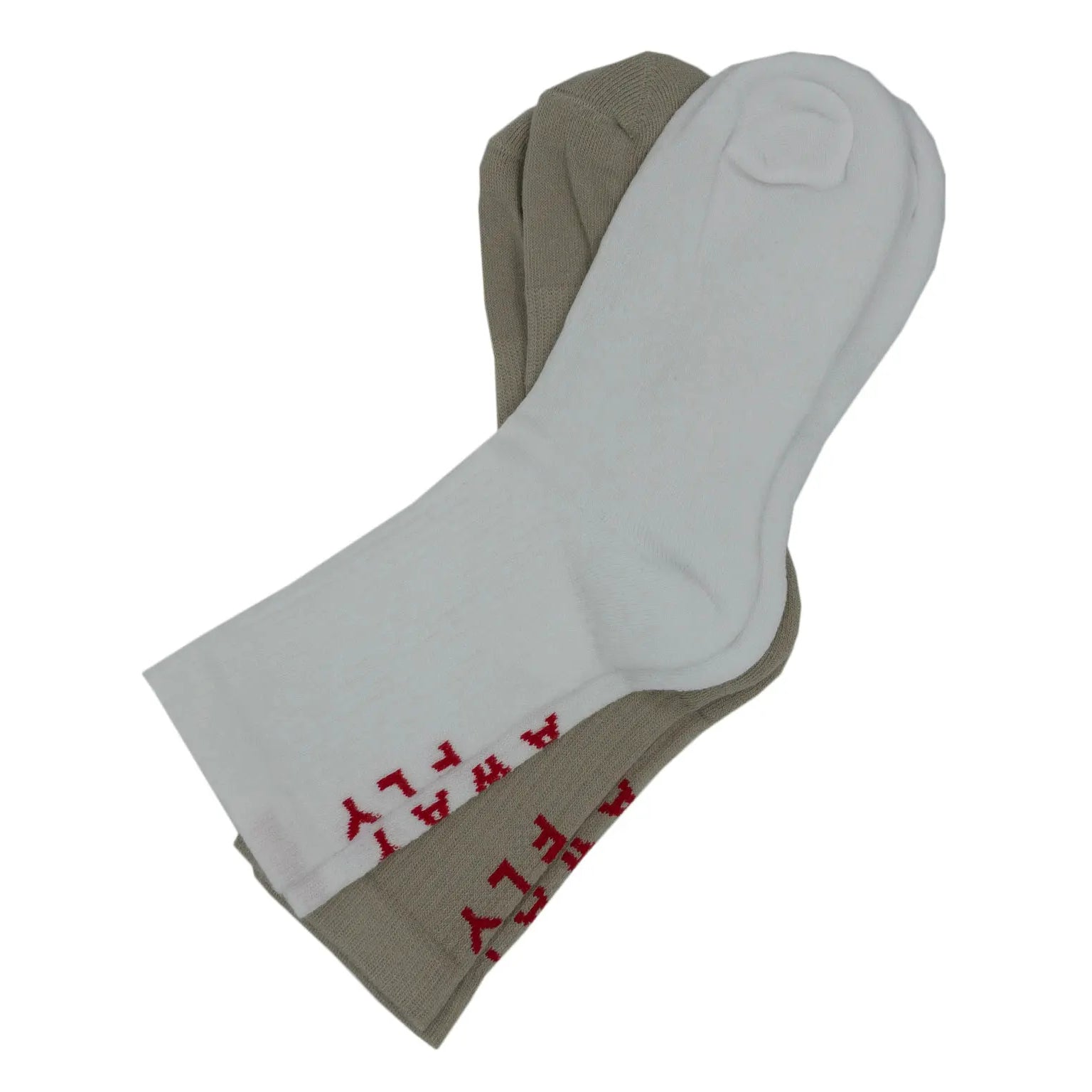 Zwei Paar Socken, ein weißes und ein beiges, sind übereinander gestapelt. Beide Paare haben einen roten Text in der Nähe des Zehenbereichs. Die Socken liegen flach auf einem weißen Hintergrund.