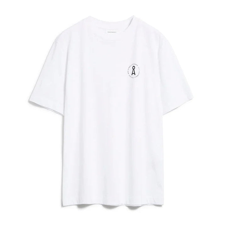 Ein schlichtes weißes Kurzarm-T-Shirt mit einer kleinen, einfachen schwarzen Strichmännchen-Grafik auf der linken Brust. Das Shirt ist vor einem weißen Hintergrund abgebildet.