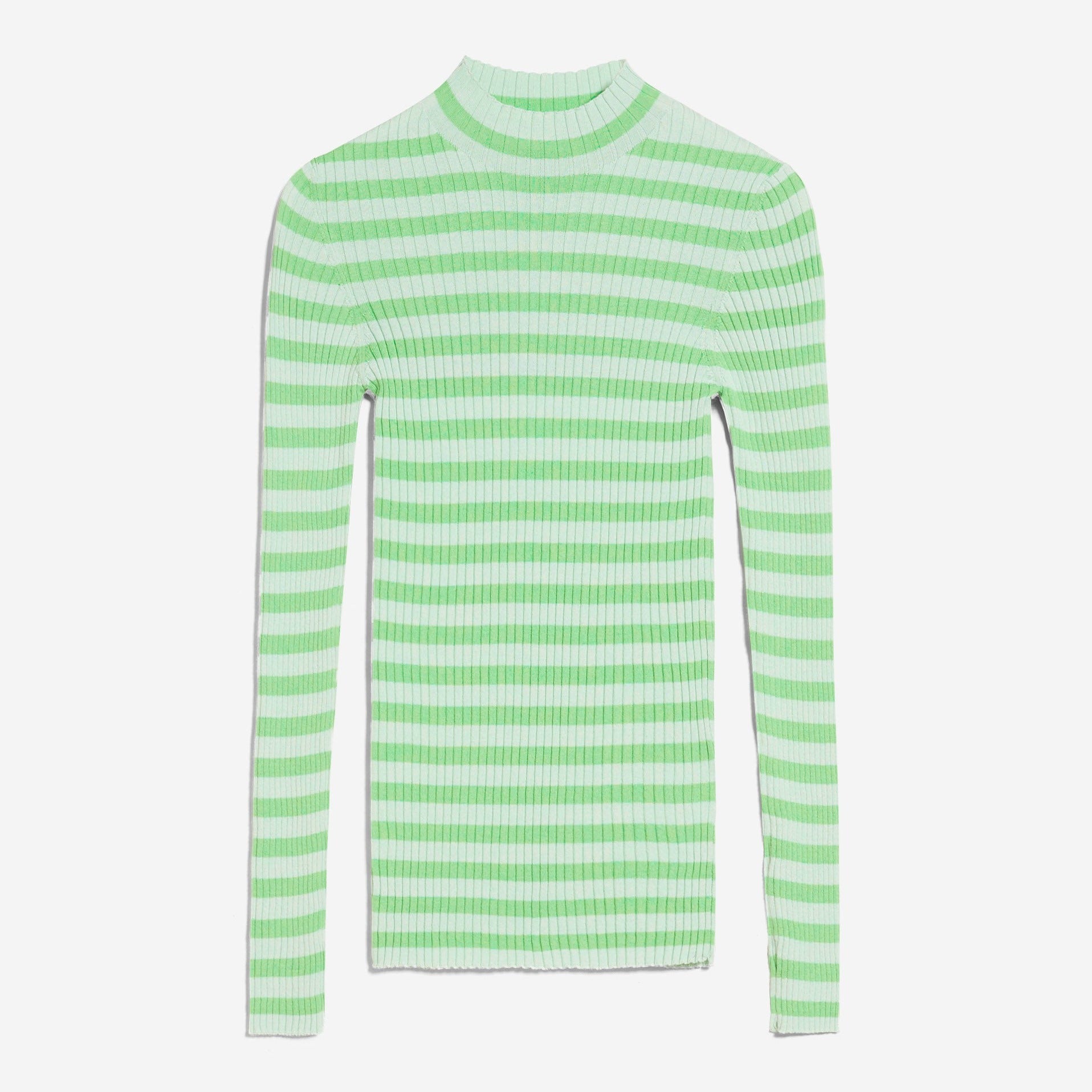 Langärmliges, geripptes Oberteil mit grünen und weißen Streifen auf weißem Hintergrund.