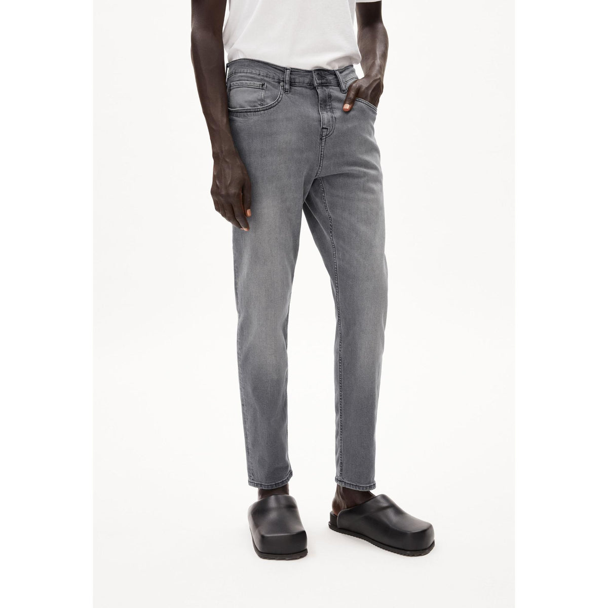 ARMEDANGELS Herren Tapered Jeans "AARJO TARPA"