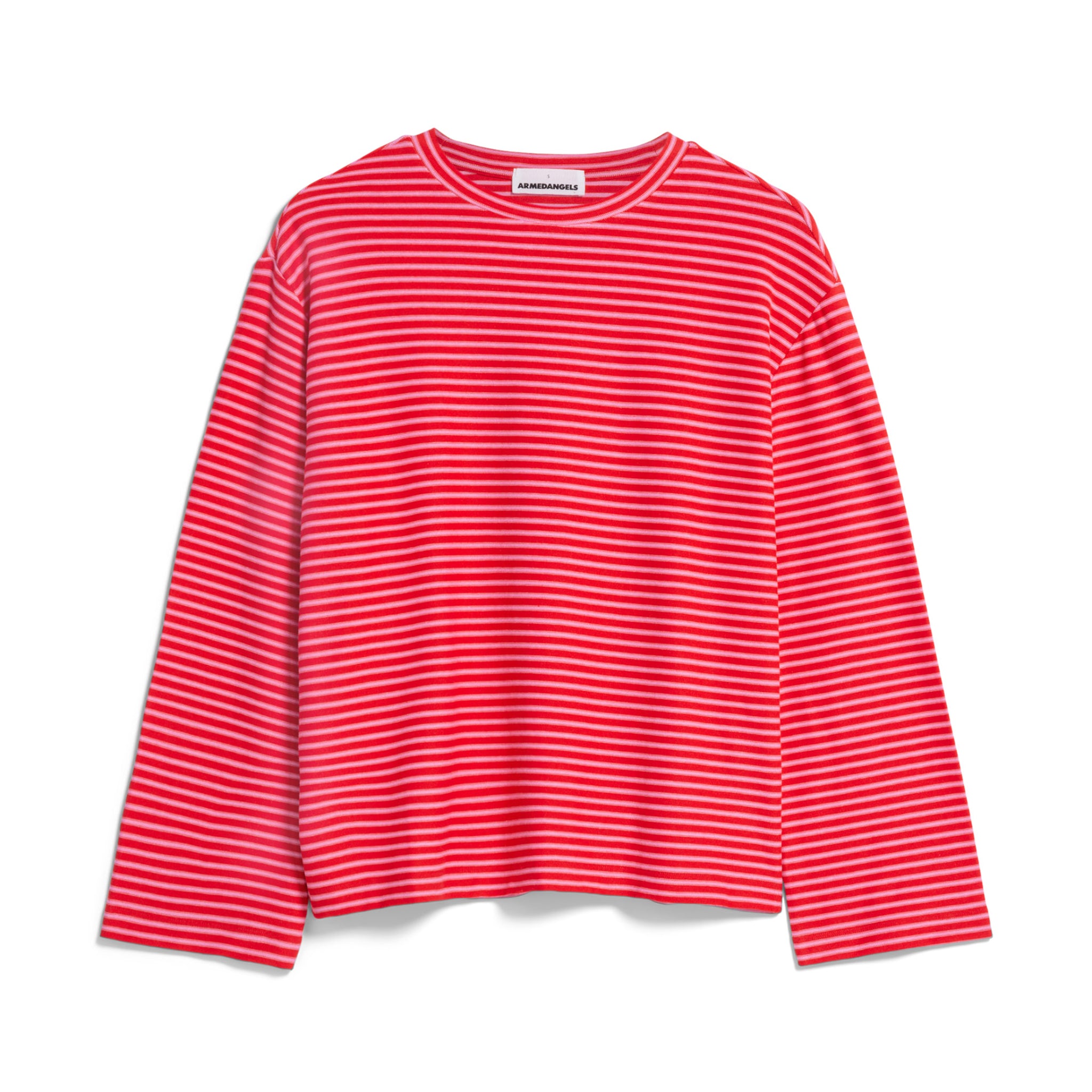 Roter und weiß gestreifter Langarm-Shirt auf weißem Hintergrund.