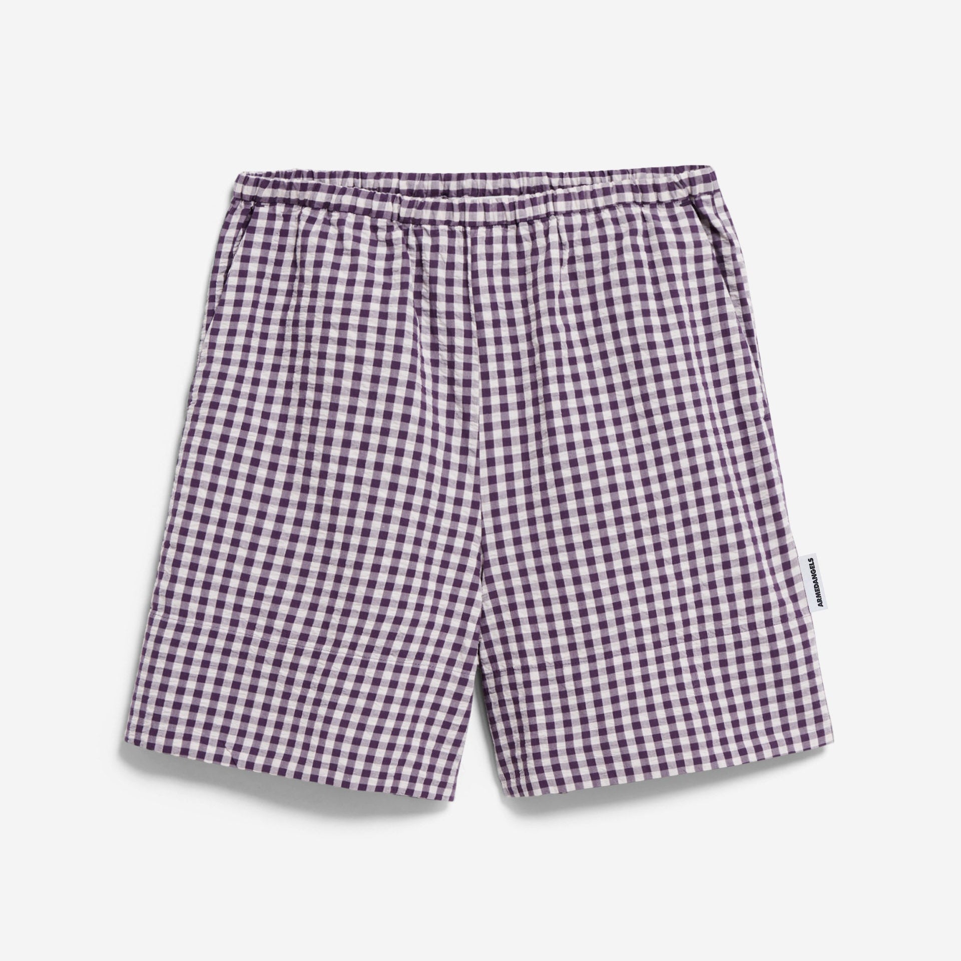 Lila-weiß karierte Shorts mit elastischem Bund, auf weißem Hintergrund fotografiert.