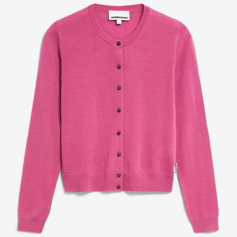 Eine leuchtend rosafarbene, langärmelige Strickjacke mit schwarzen Knöpfen auf der Vorderseite, die auf einem schlichten weißen Hintergrund abgebildet ist.