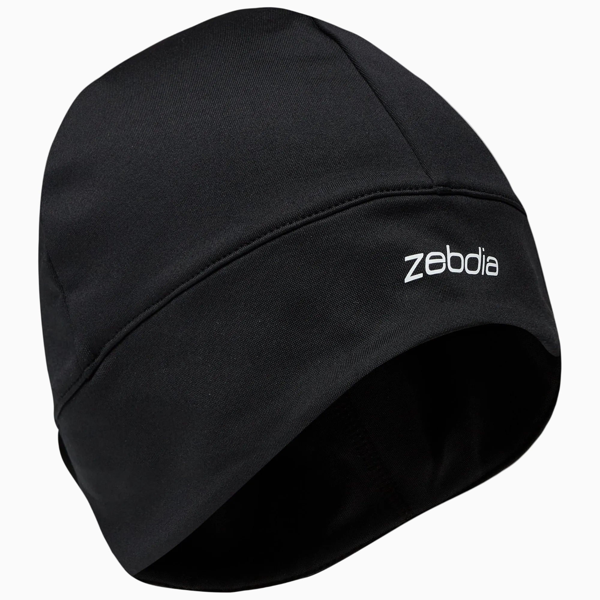 Schwarze Mütze im Beanie-Stil mit sichtbarer Naht und weißem zebdia-Logo auf der Vorderseite.