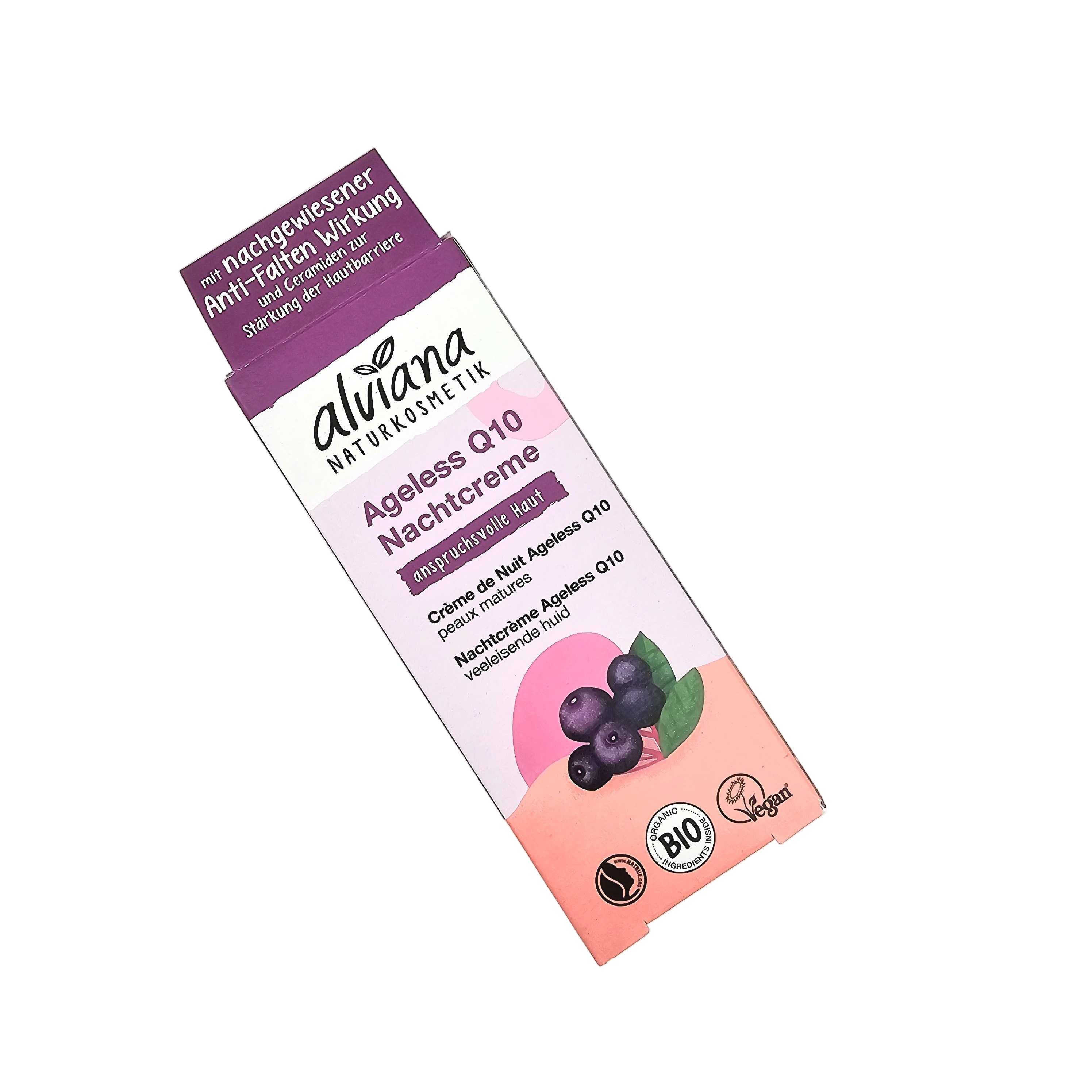Eine Schachtel der Alviana Naturkosmetik Ageless Q10 Nachtcreme mit Beerenmotiven, dem Vegan-Symbol, einem BIO-Logo und einem deutschen Text, der die Anti-Falten-Wirkung und die natürlichen Inhaltsstoffe hervorhebt.