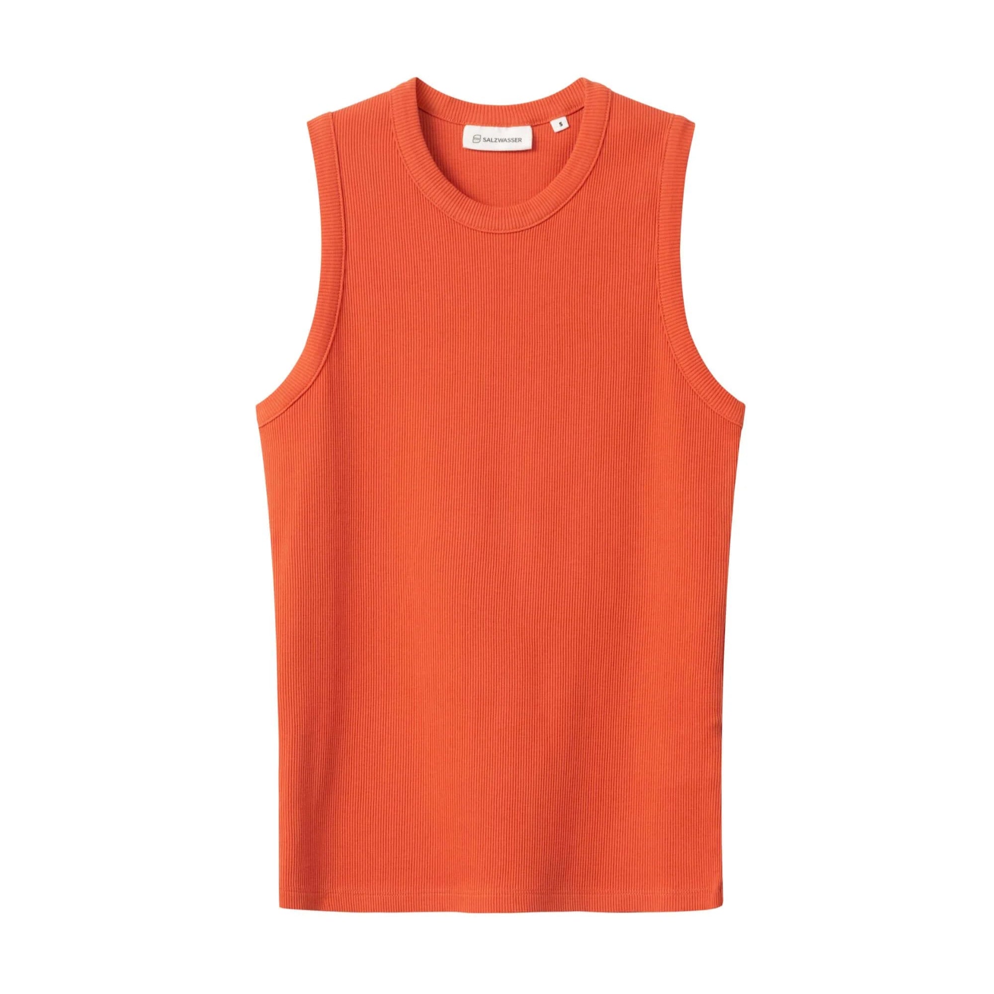 Ärmelloses, geripptes, orangefarbenes Tank-Top mit Rundhalsausschnitt, flach auf weißem Hintergrund gelegt.