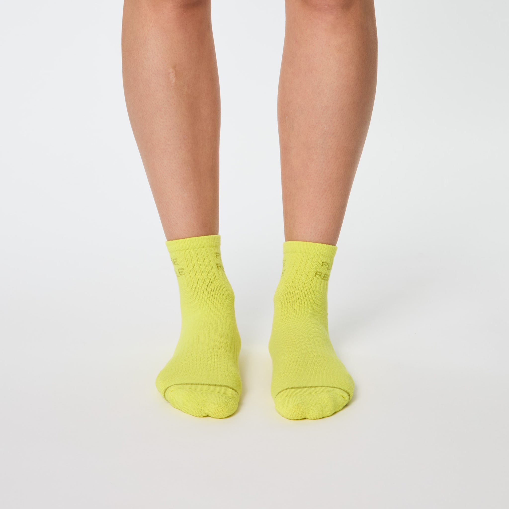 Girlfriend Collective Socks Quarter Crew "Please Recycle" 3er Pack