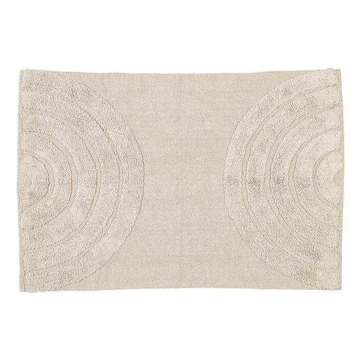 Beige Teppich mit symmetrischen, halbkreisförmigen Mustern an den Ecken.