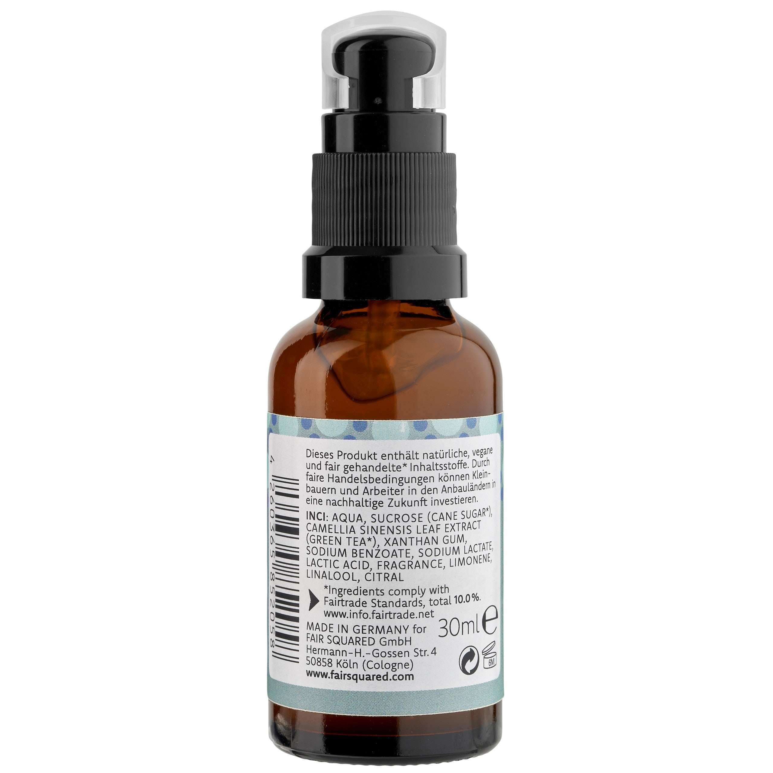 Eine Pumpflasche aus braunem Glas mit einem schwarzen Spender und einem Etikett mit deutschem Text, aufgelisteten Inhaltsstoffen und Firmeninformationen. Die Flasche enthält 30 ml des Produkts und ist in Deutschland hergestellt.