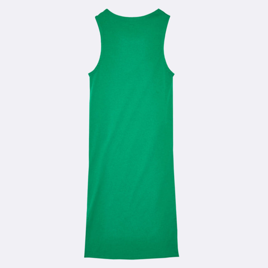 Ein ärmelloses, knielanges grünes Kleid, das von hinten gezeigt wird und flach vor einem schlichten hellen Hintergrund liegt.