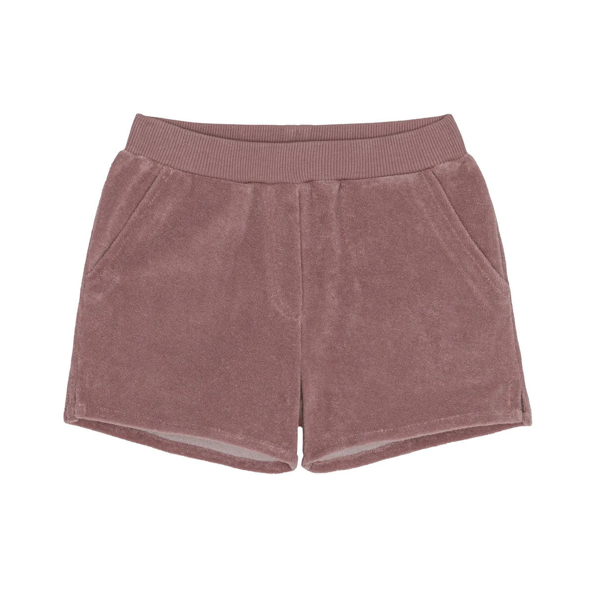 Mauvefarbene, samtig weiche Shorts mit elastischem Bund und Seitentaschen, flach auf weißem Grund gelegt.