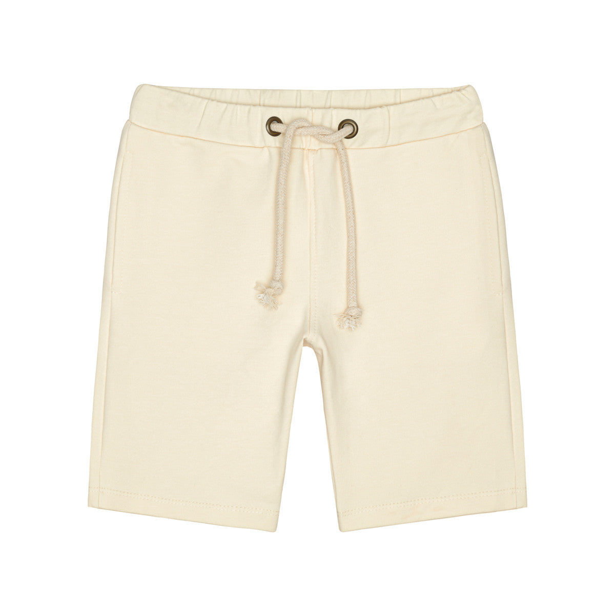 Hellbeige Shorts mit einem elastischen Bund, Metallösen und einem beigen Kordelzug. Die Shorts haben ein einfaches, lässiges Design und liegen flach auf einem weißen Hintergrund.