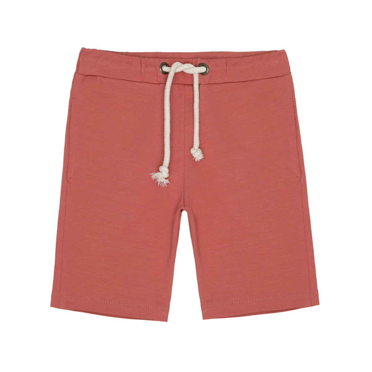 Rosa knielange Shorts mit elastischem Bund und weißem Kordelzug, mit Metallösen und Seitentaschen, auf weißem Grund.