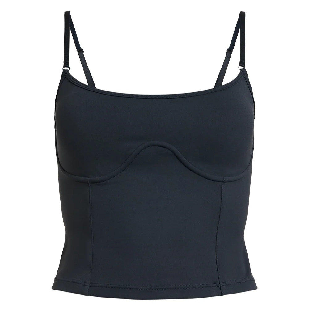 Schwarzes Tanktop mit schmalen Trägern und einer abgenähten Kontur auf der Vorderseite.