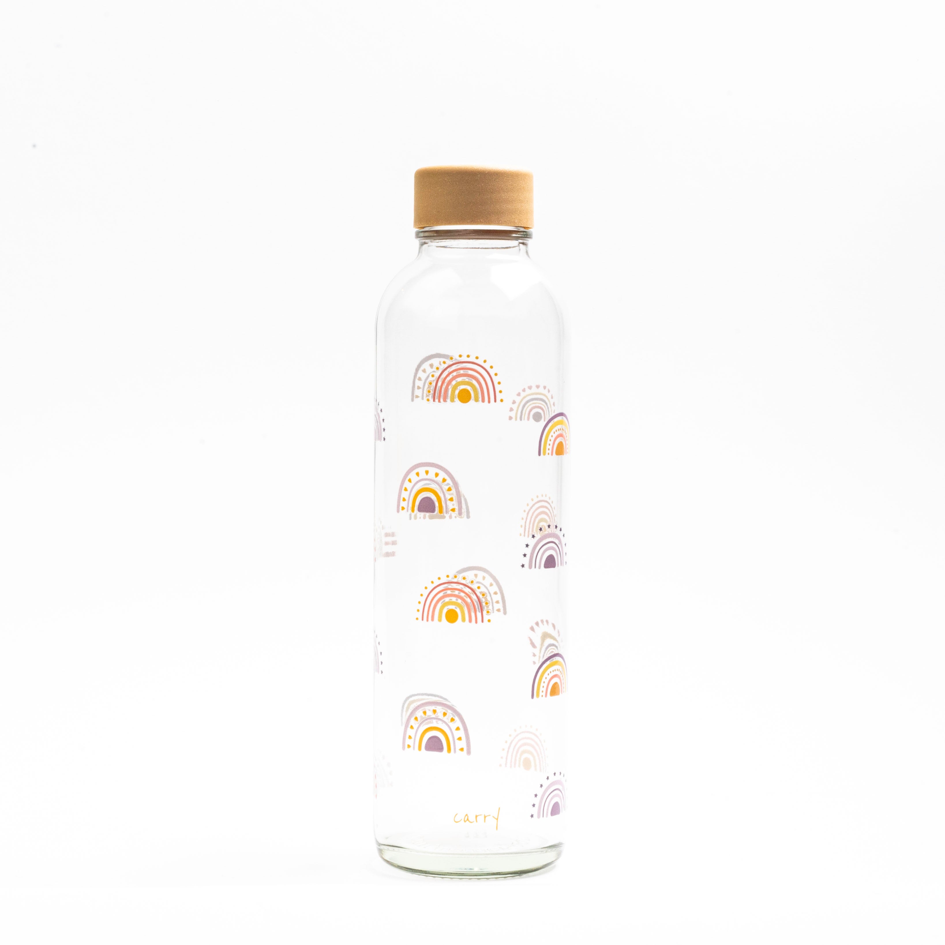 Klare Glasflasche mit Holzdeckel, verziert mit bunten Regenbogenmotiven auf weißem Hintergrund.
