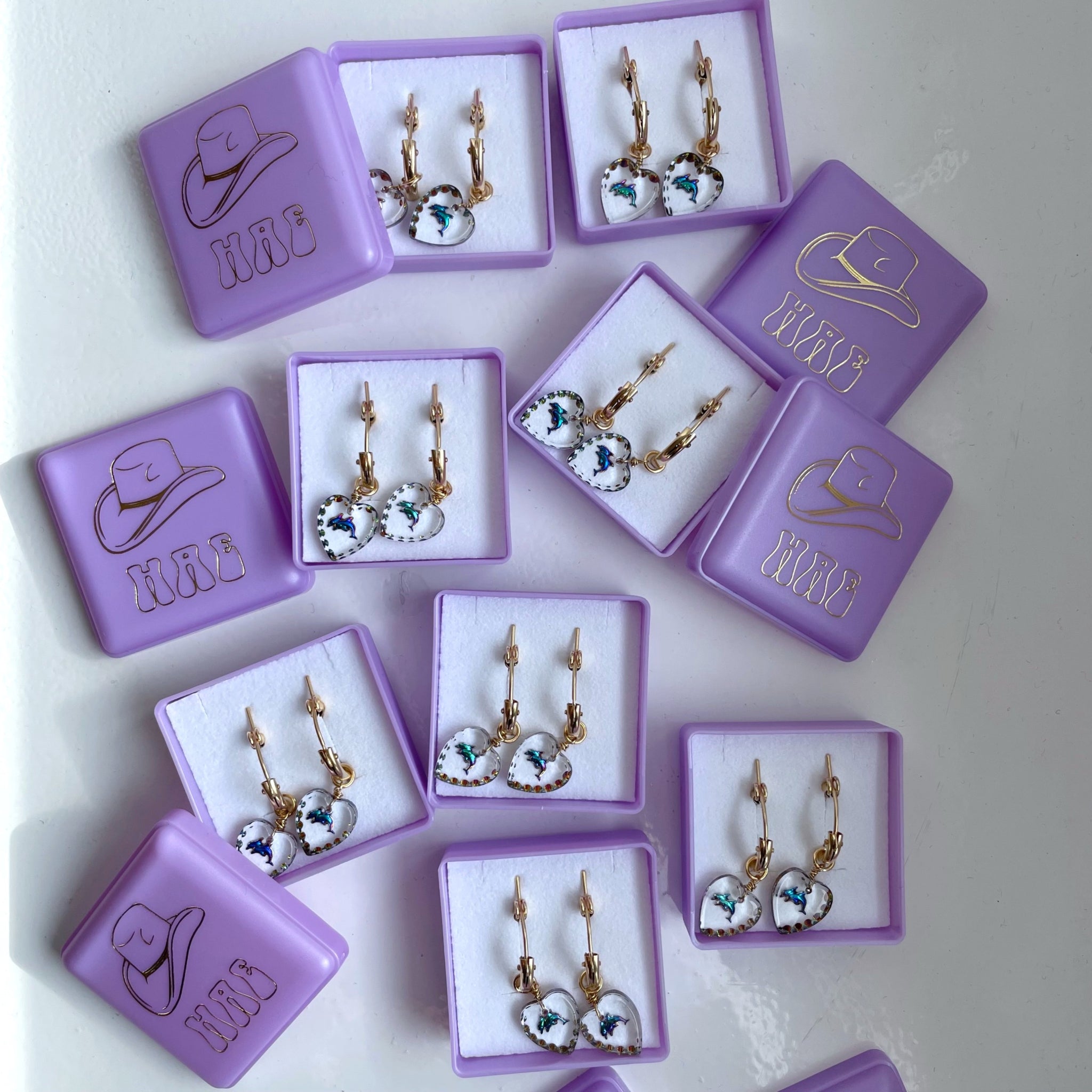 Hola Amor Estudios "Crystal Dolphin Hoops"