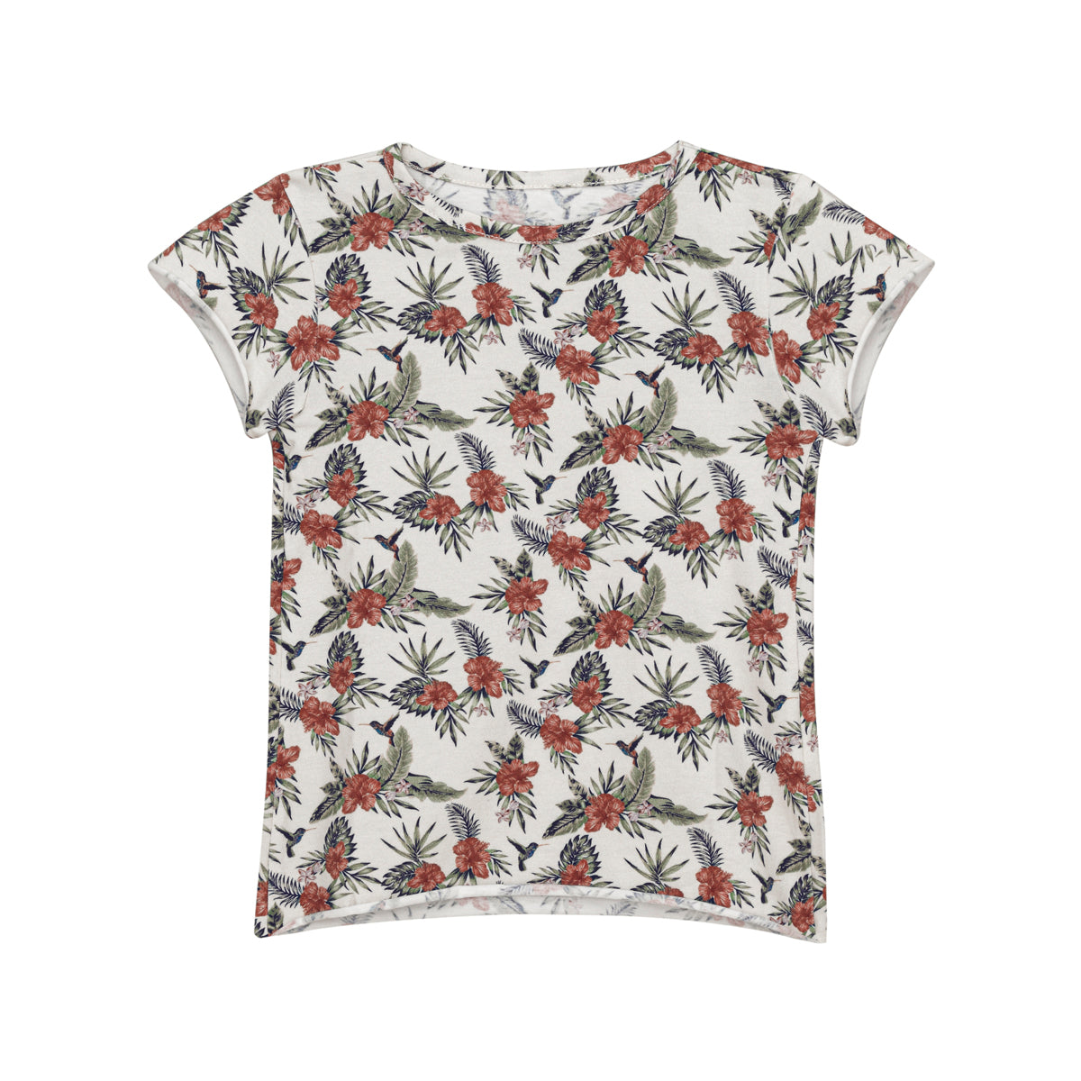 Weißes T-Shirt mit kurzen Ärmeln und einem flächendeckenden Blumenmuster mit roten Blüten, grünen Blättern und schwarzen Akzenten auf weißem Hintergrund.