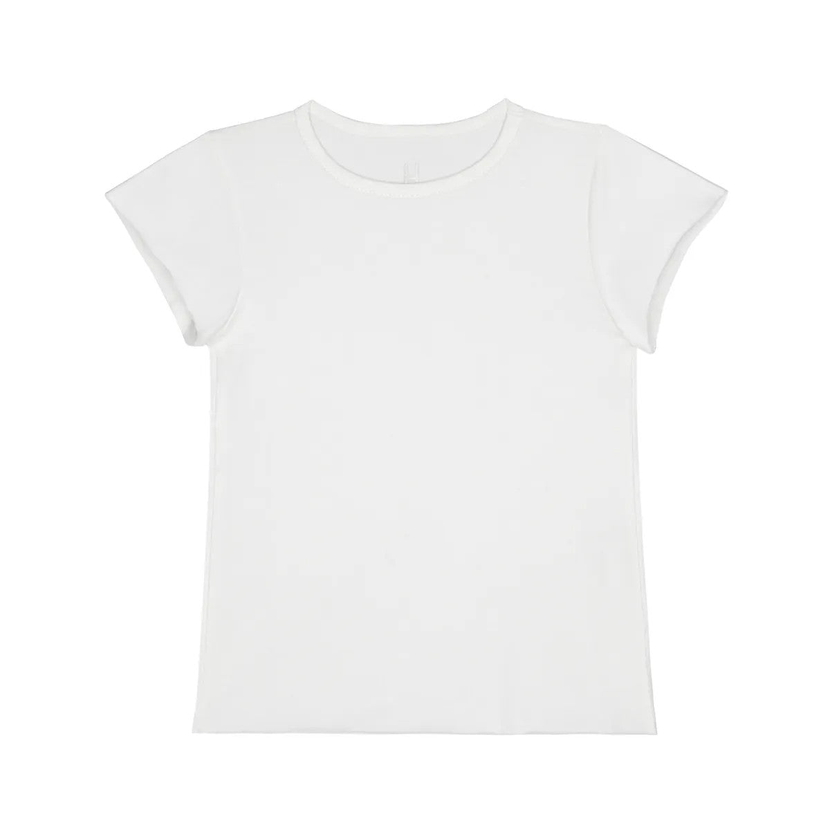 Einfarbiges weißes T-Shirt mit kurzen Ärmeln, flach auf weißem Grund, von vorne mit rundem Halsausschnitt.