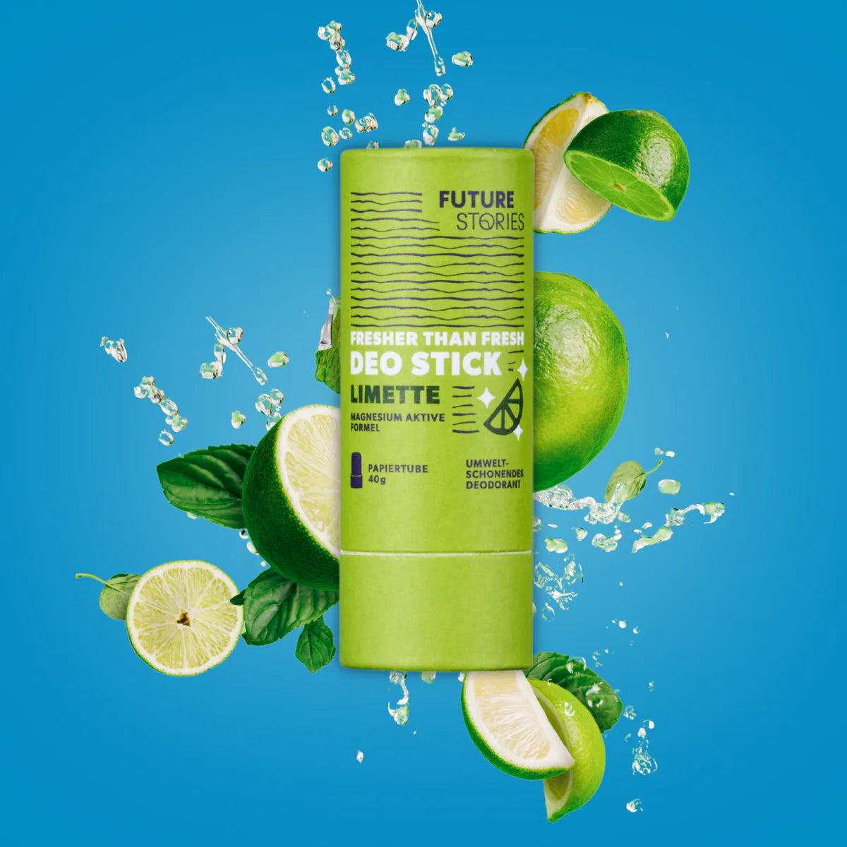 Ein grüner Deostick mit der Aufschrift "Fresher Than Fresh Deo Stick Limette" von Future Stories steht aufrecht, umgeben von spritzendem Wasser, ganzen und geschnittenen Limetten und grünen Blättern auf einem hellblauen Hintergrund.