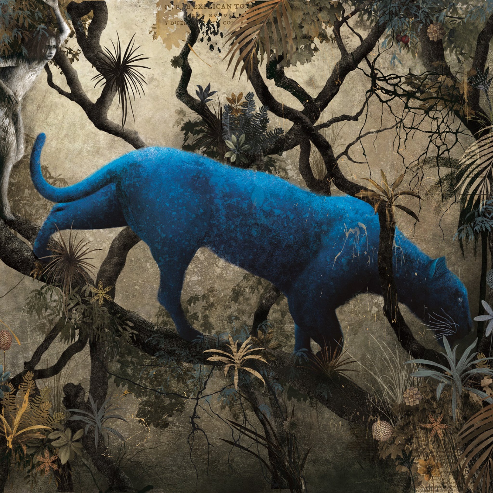 Ein großer, blauer Panther spaziert auf einem Ast in einer dichten, dschungelartigen Umgebung mit verworrenen Ästen und verschiedenen Pflanzen um ihn herum.