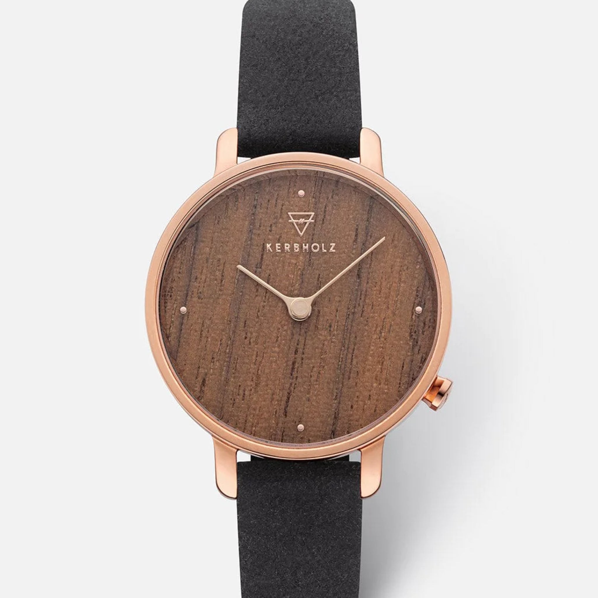 Armbanduhr mit Holzzifferblatt, roségoldenem Gehäuse und schwarzem Armband auf weißem Hintergrund.