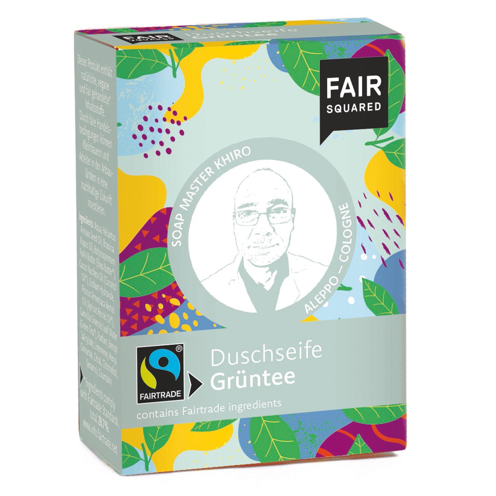Eine farbenfrohe Schachtel mit Fair Squared Green Tea Soap mit abstrakten Blatt- und Punktmustern, dem Fairtrade-Logo und einer Skizze eines Mannes mit der Aufschrift Soap Master Khiro. Der Text beinhaltet Duschseife Grüntee und enthält Fairtrade-Zutaten.