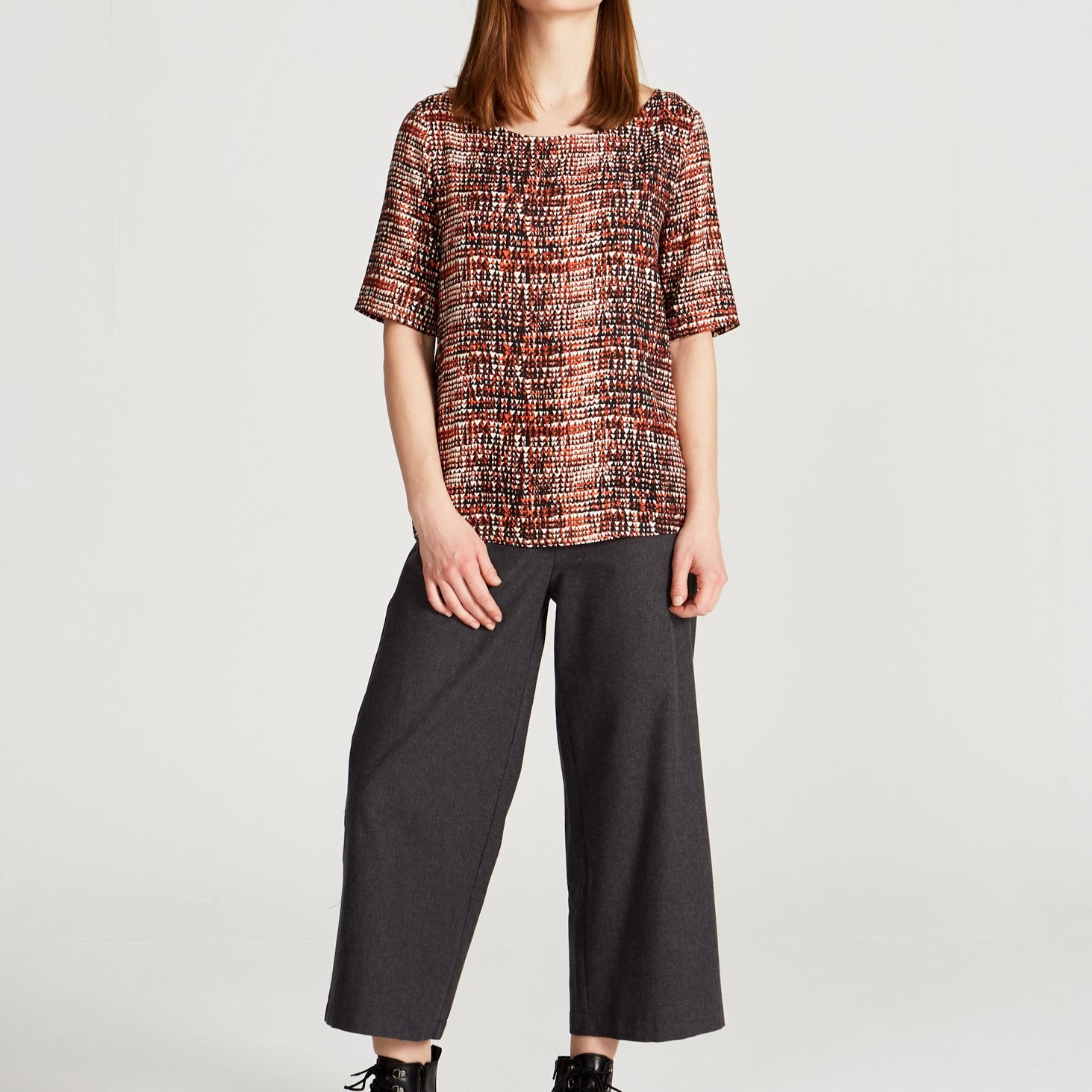 Isla - Black / Orange (Hearts)