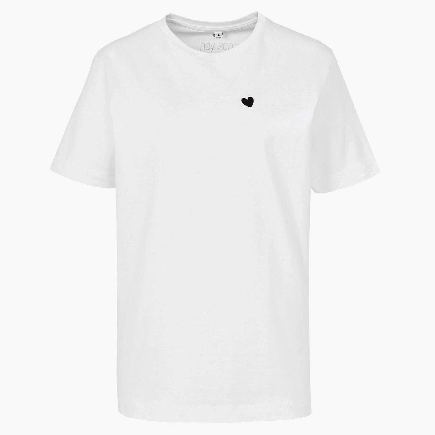 Weißes T-Shirt mit kleinem schwarzen Herz auf der linken Brust.