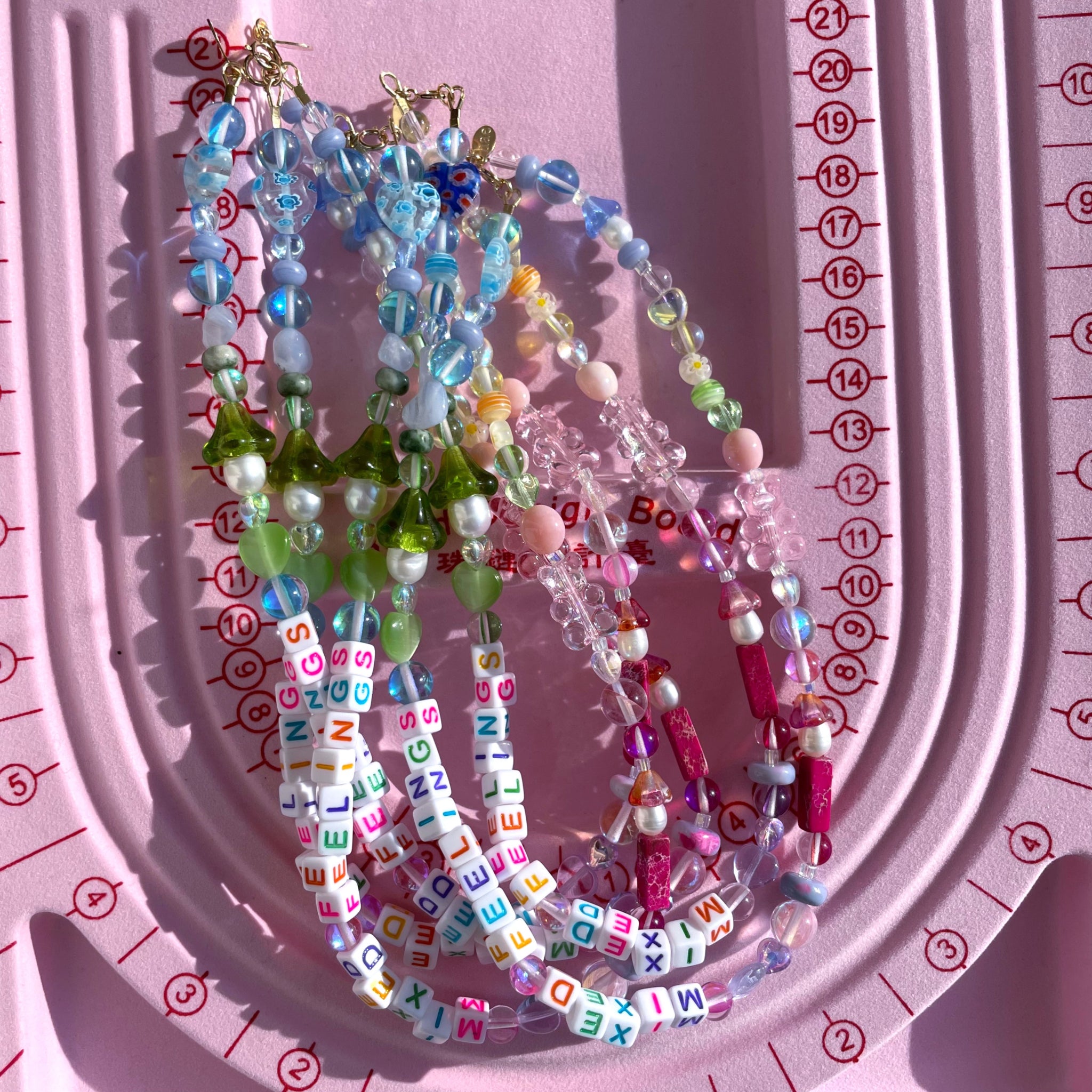 Hola Amor Estudios "Mixed Feelings Necklace"