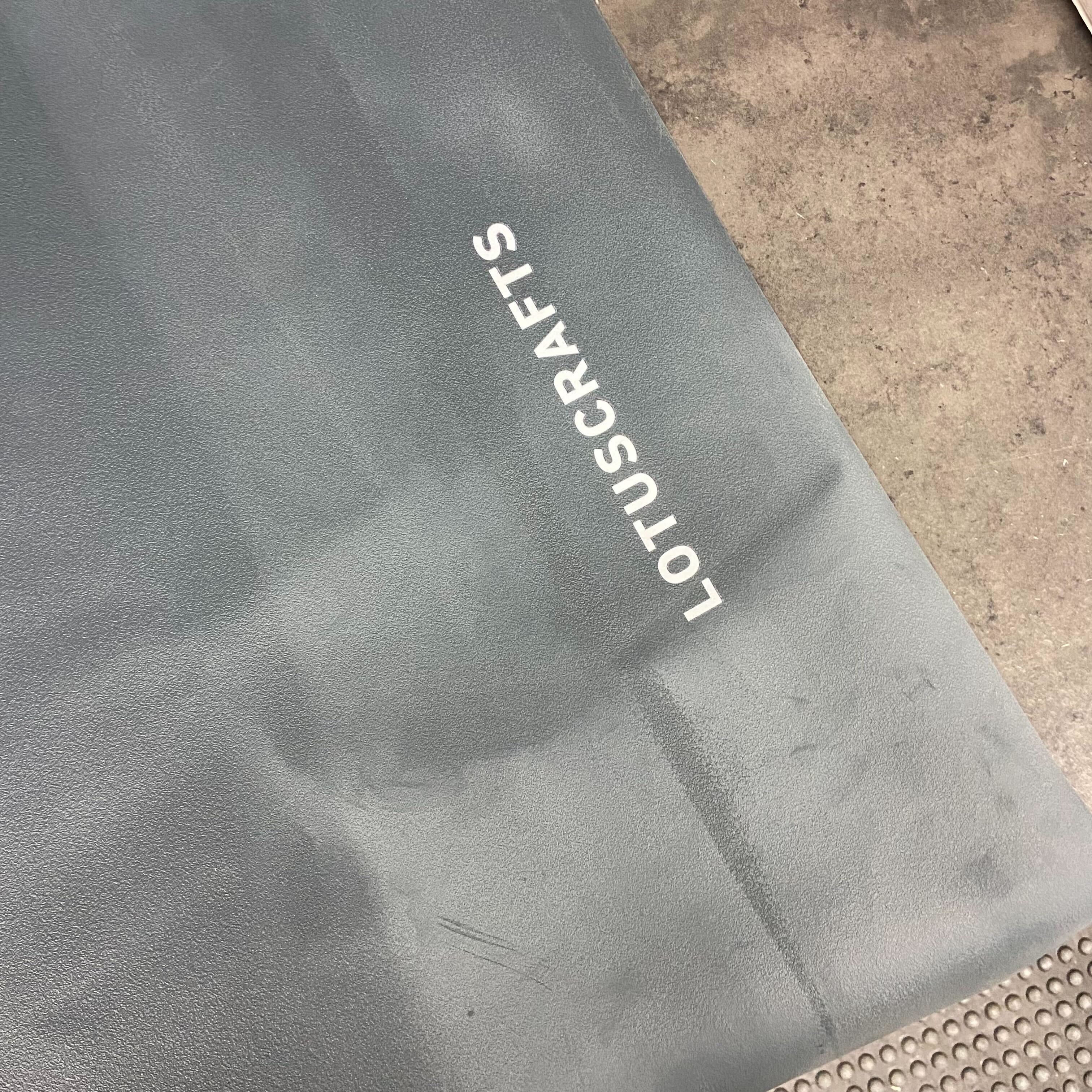 Lotuscrafts Yogamatte "ARISE Travel" - Dritte Wahl Graphite - starke Verfärbung