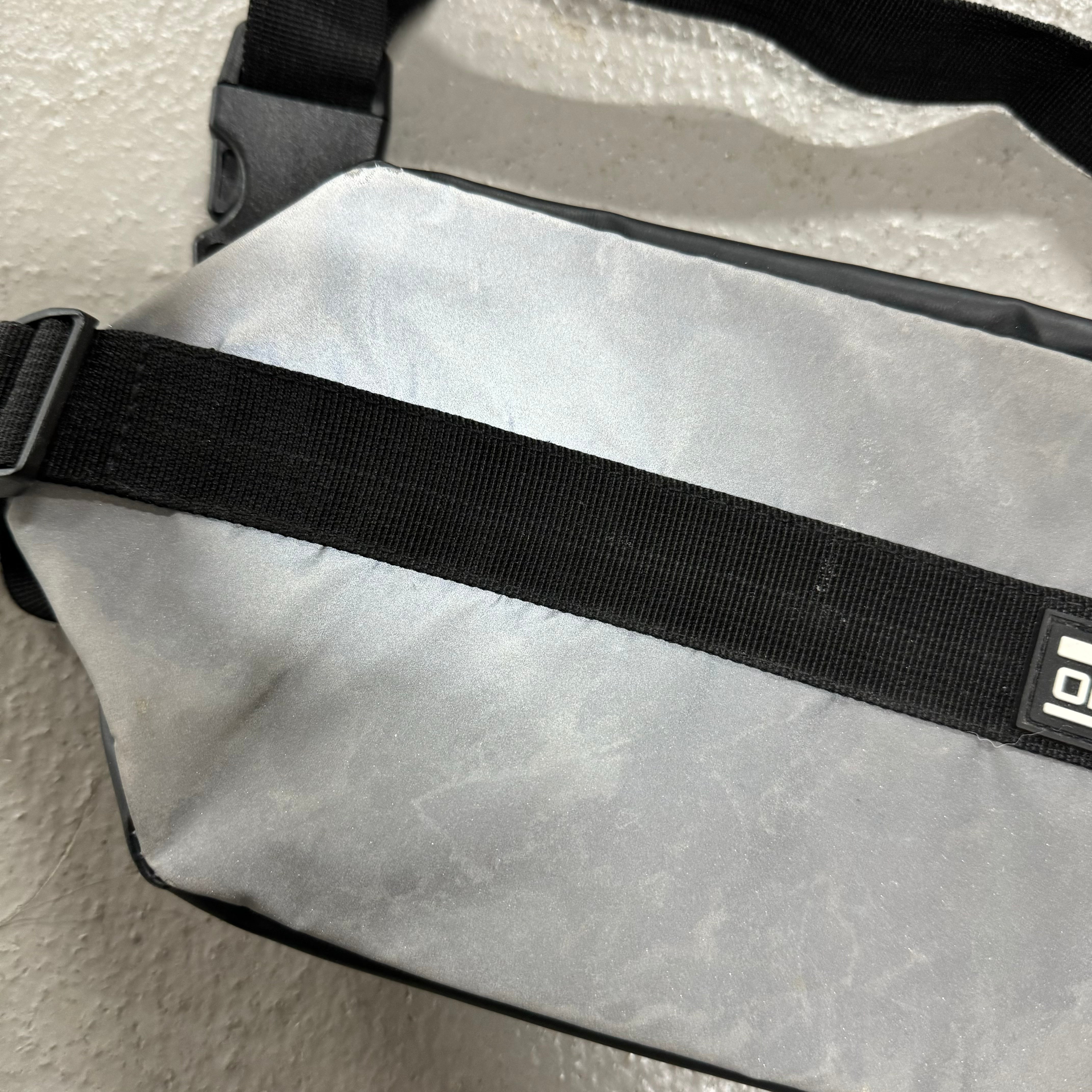OAK25 reflektierende Bauchtasche "Carryall Sling" - Dritte Wahl