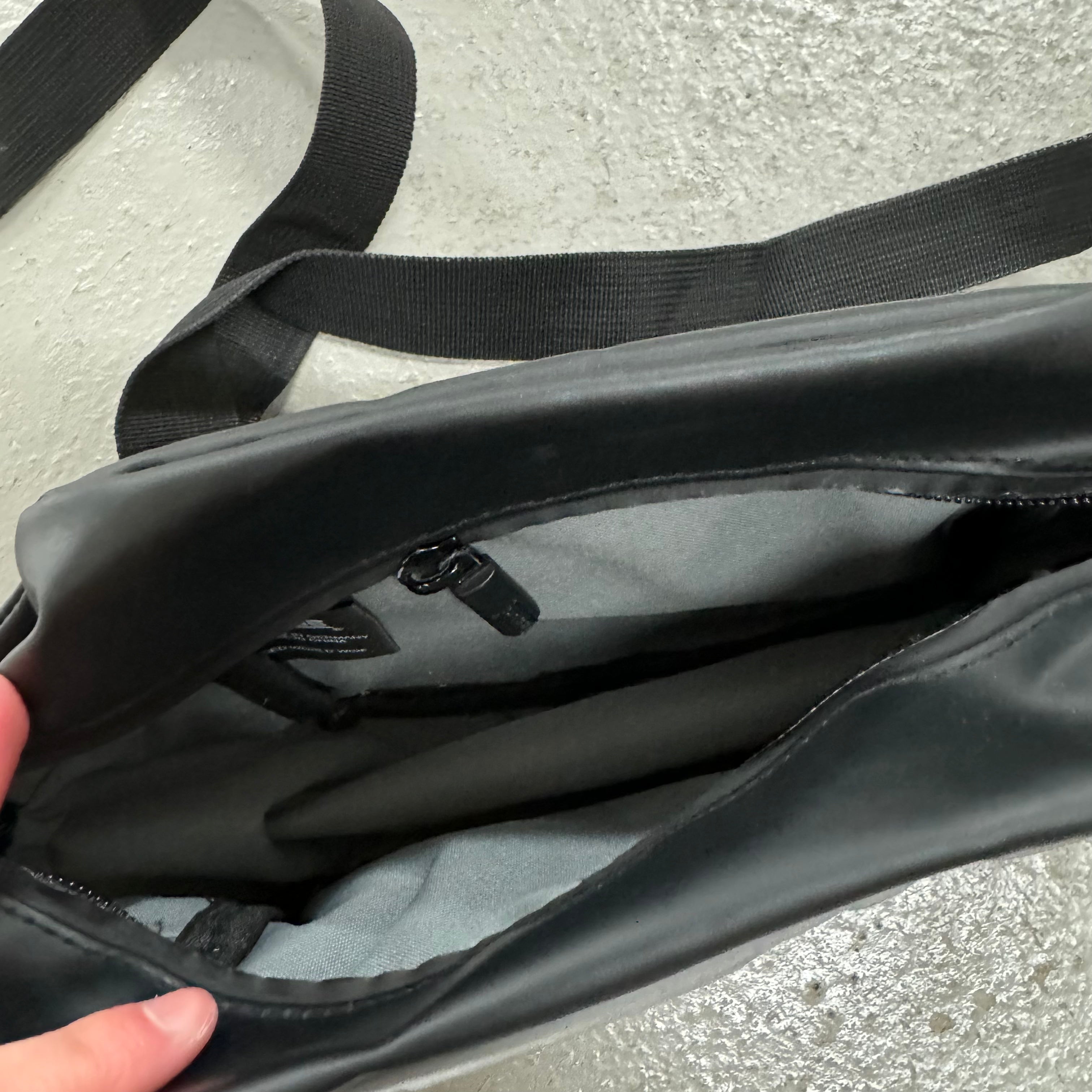 OAK25 reflektierende Bauchtasche "Carryall Sling" - Dritte Wahl
