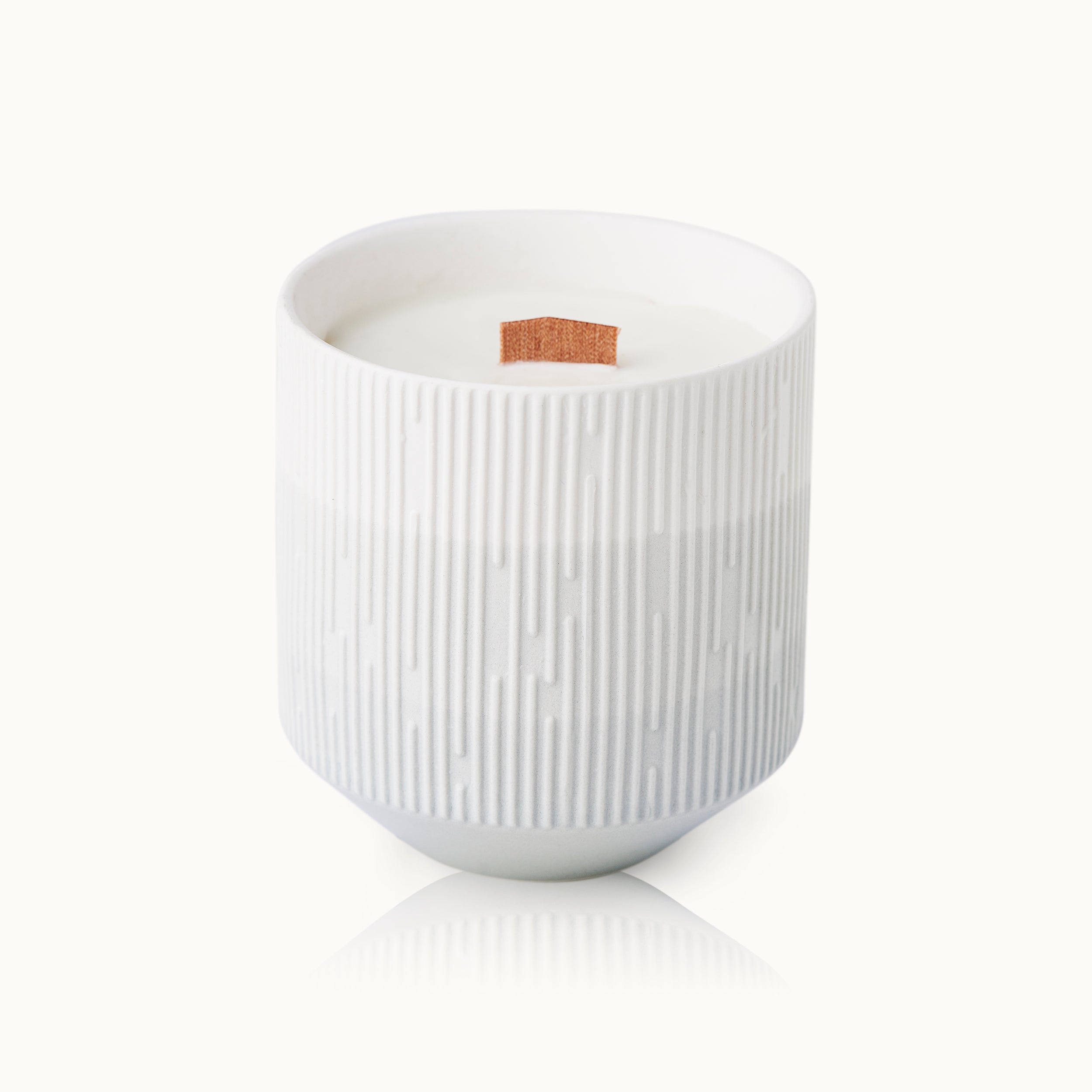 by Vivi Statementkerze Kerze im Glas - Holzdocht Light Grey 9x9x9.8 cm