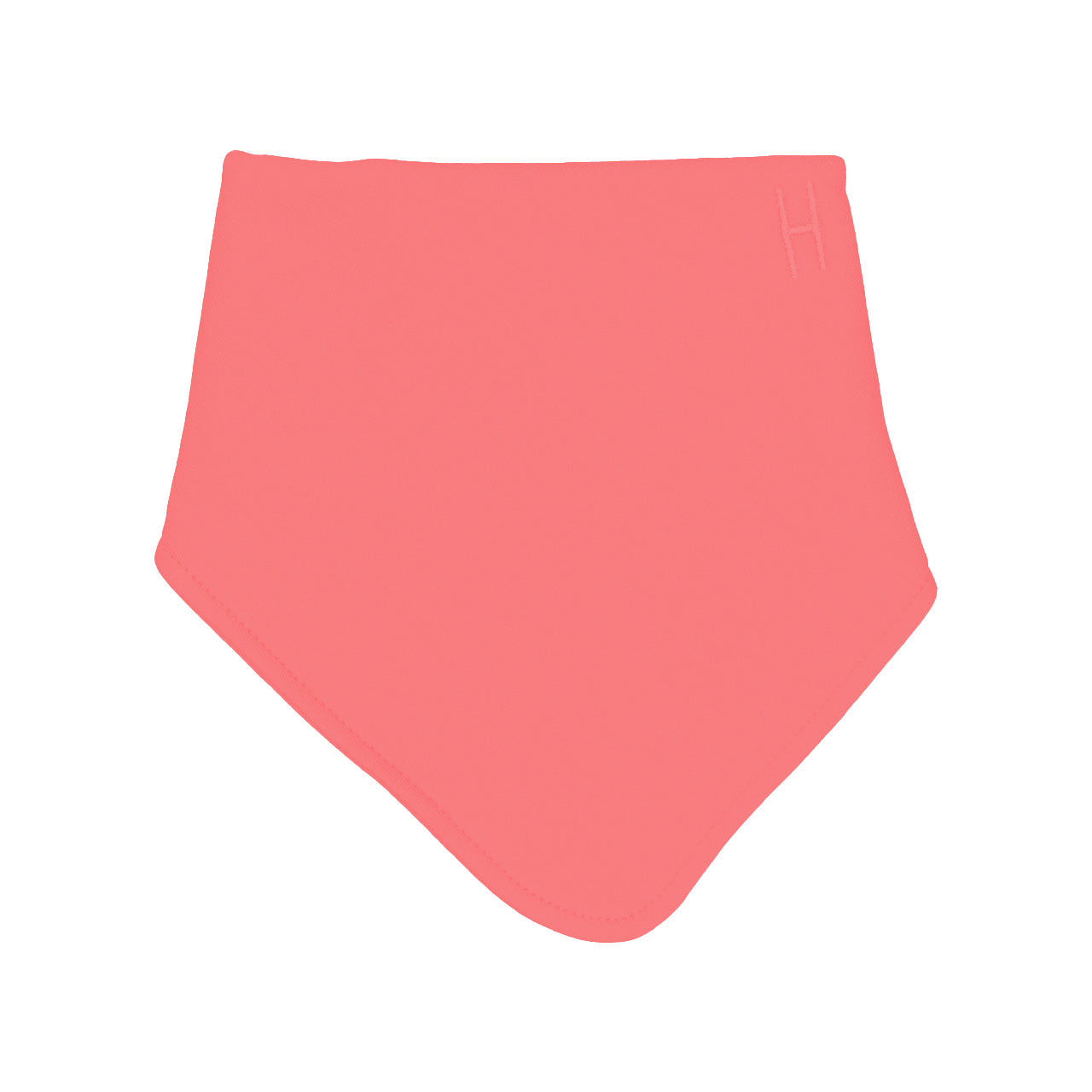 Ein leuchtend rosa, dreieckiges Bandana-Lätzchen mit einem einfachen Design und einem kleinen, aufgestickten Buchstaben H in der oberen Ecke auf weißem Hintergrund.