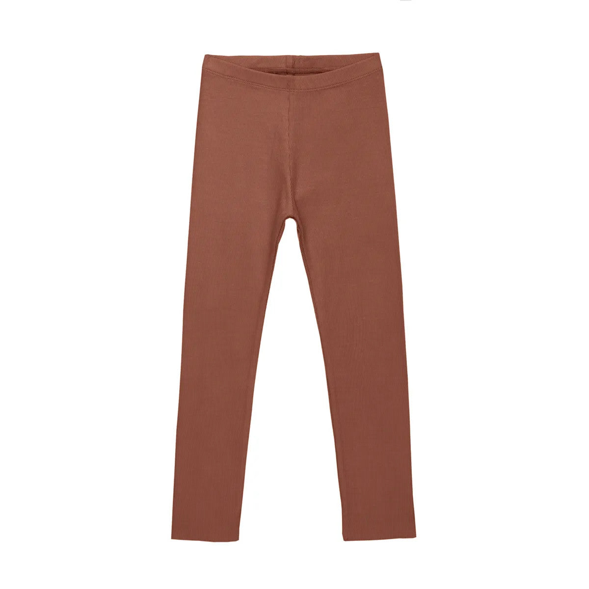 Ein Paar einfarbige, braune, bodenlange Leggings, die flach auf weißem Grund liegen.