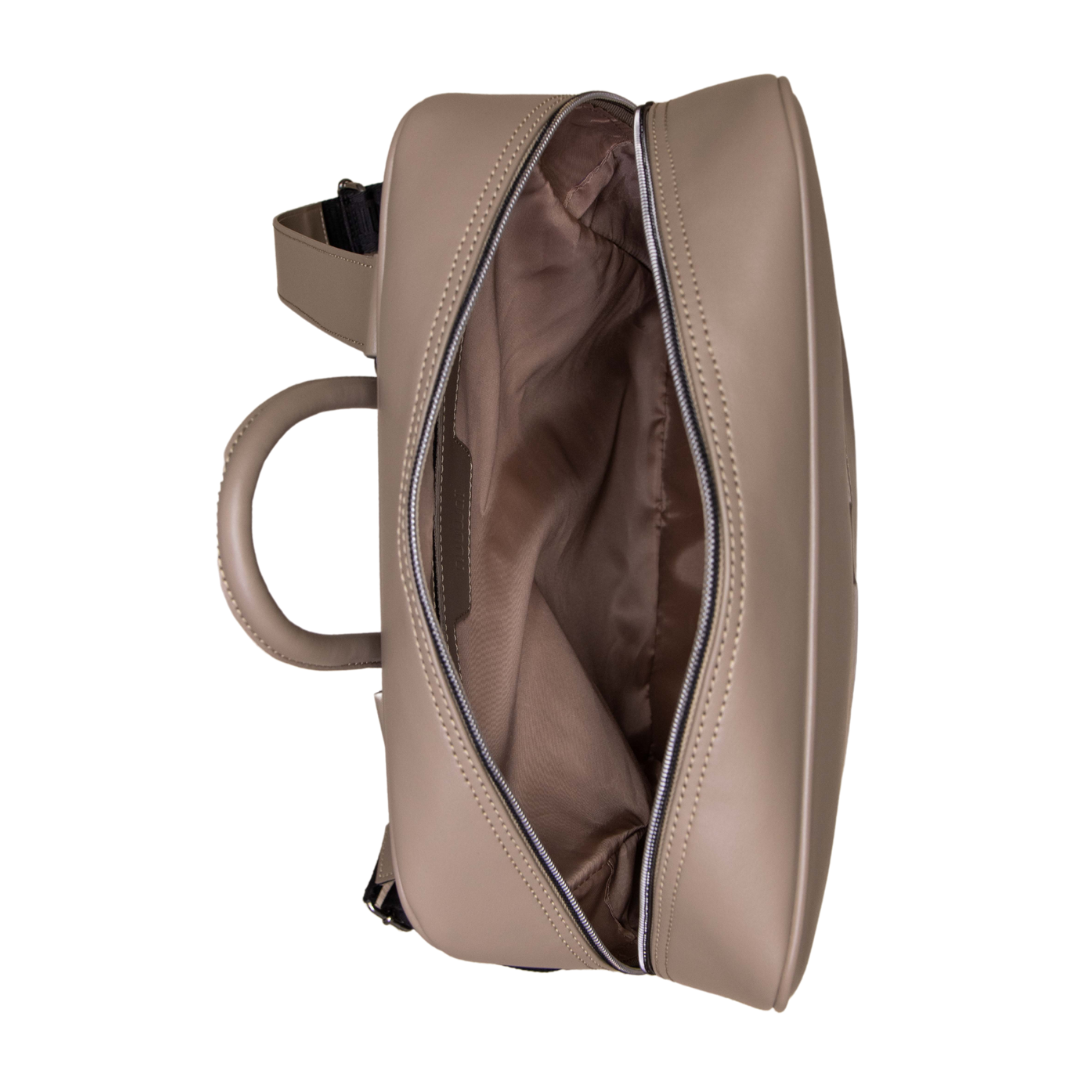 Beige Handtasche mit geöffnetem Reißverschluss, zeigt das Innenfutter und zwei Griffen an der Seite.