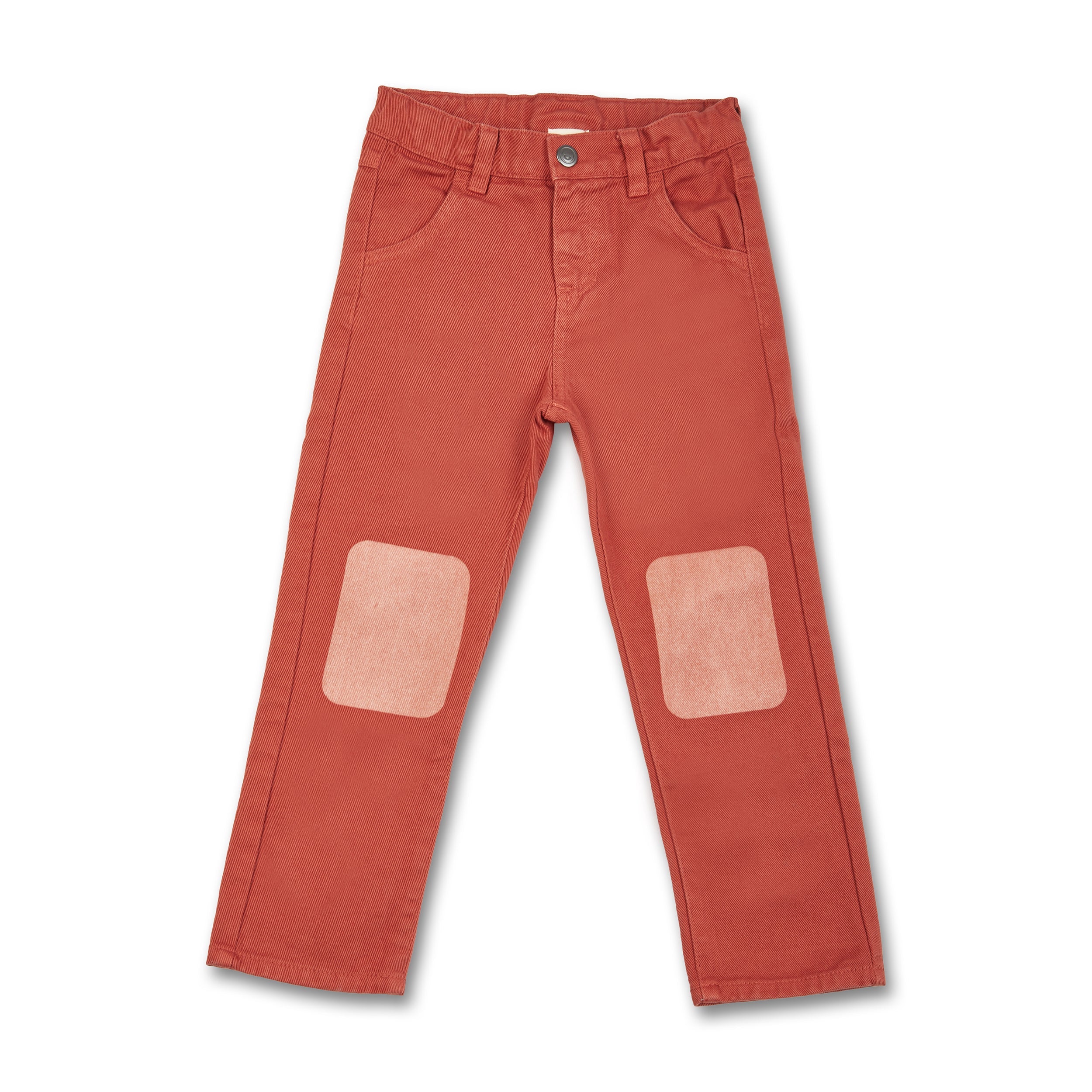 Rote Kinderhose mit Taschen und helleren Kniepatches, auf weißem Hintergrund.