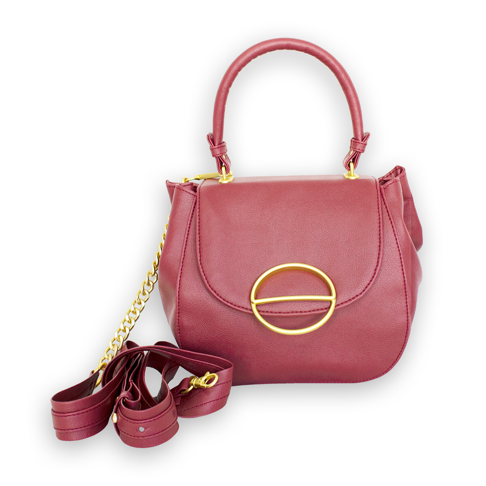 Rote Handtasche mit goldener Kette und rundem goldenen Verschluss.