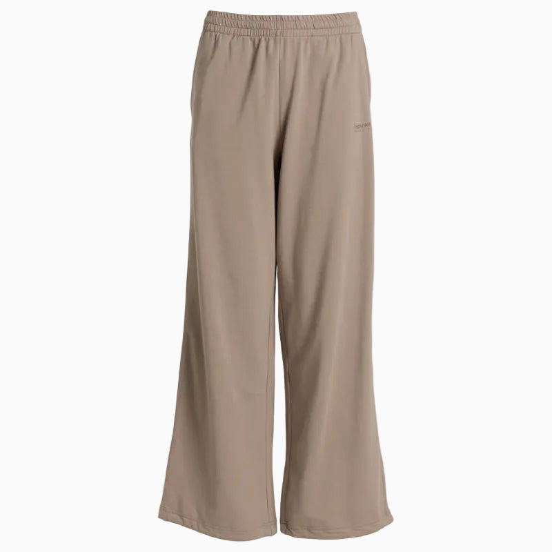 Beigefarbene Lounge-Hose mit weitem Bein und elastischem Bund auf weißem Hintergrund.