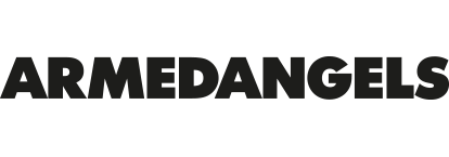 Schwarzes Logo mit dem Text "ARMEDANGELS" in fetter Schrift auf weißem Hintergrund.
